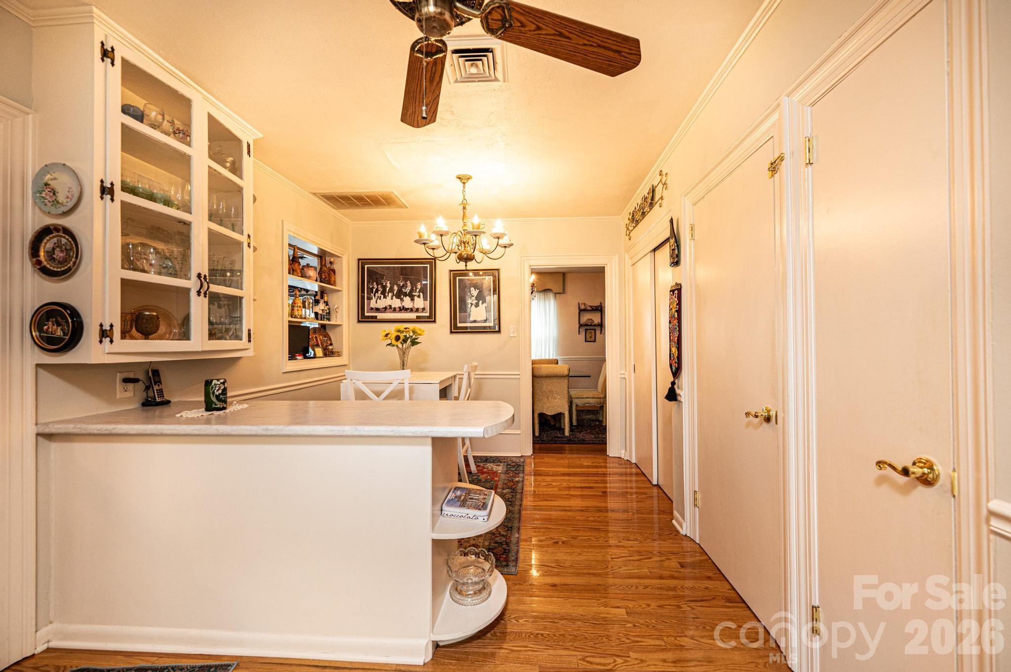 1724 2nd Avenue NW — Hickory
