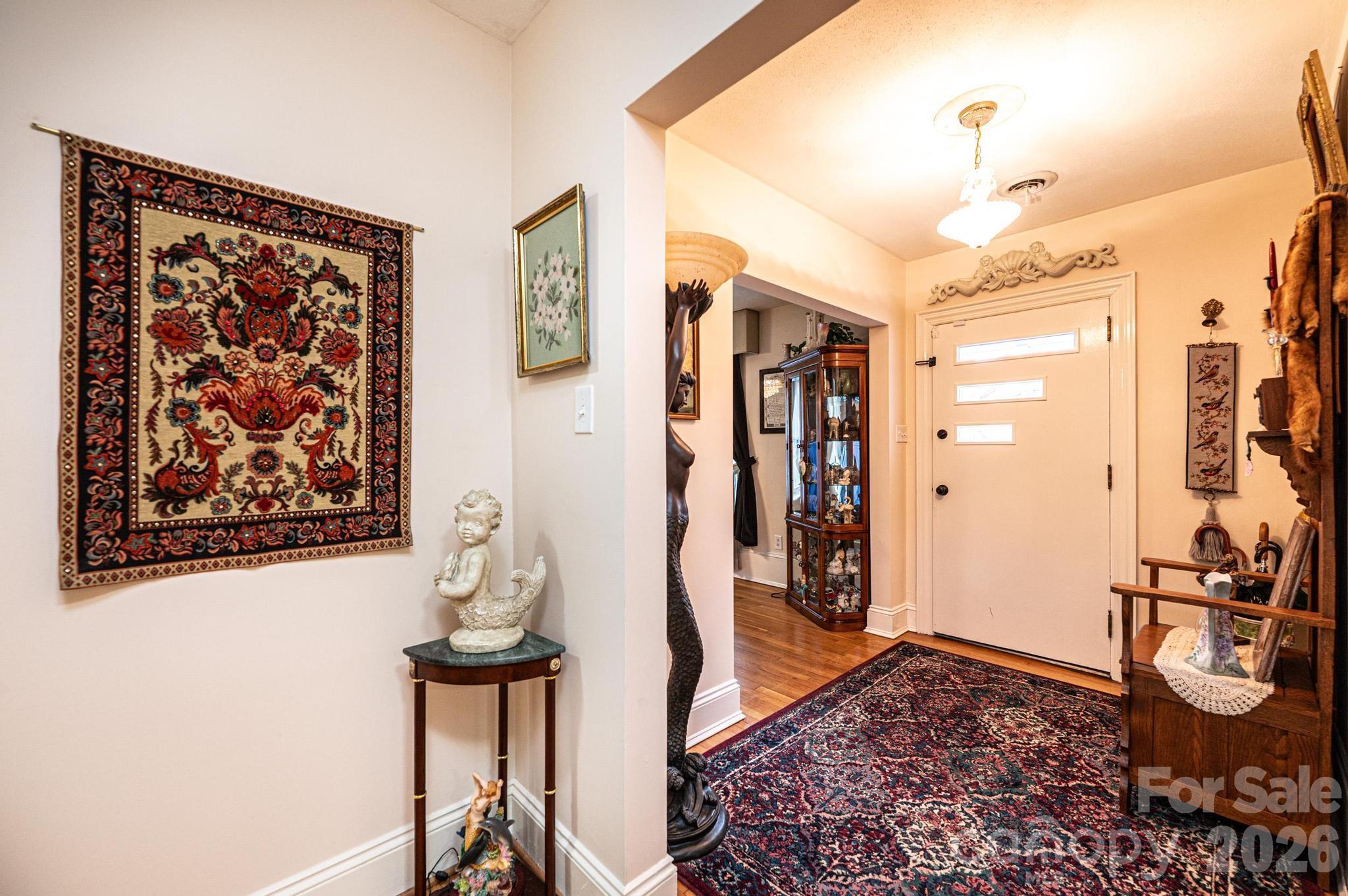 1724 2nd Avenue NW — Hickory