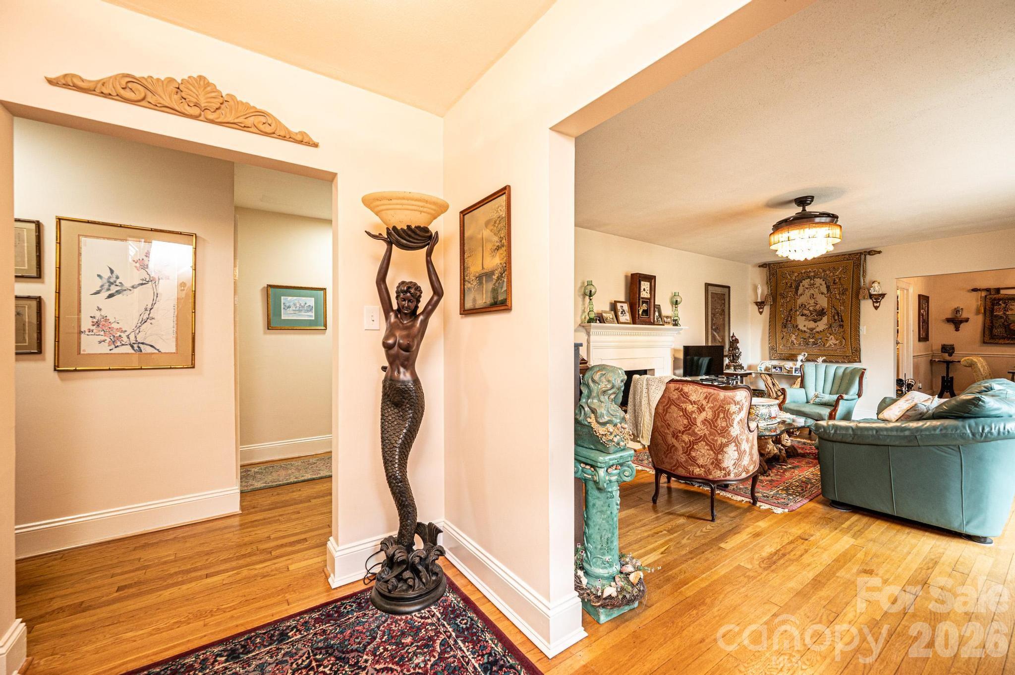 1724 2nd Avenue NW — Hickory