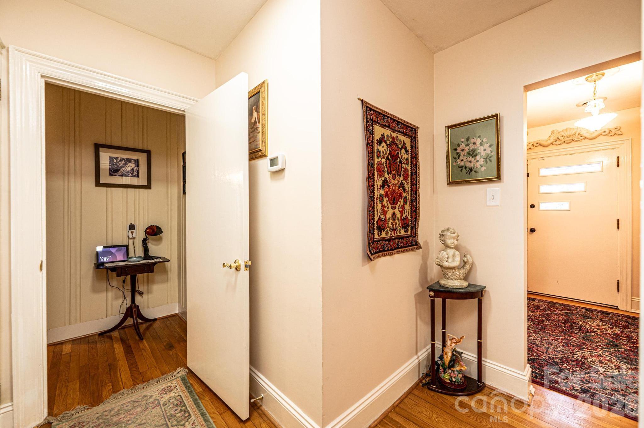 1724 2nd Avenue NW — Hickory