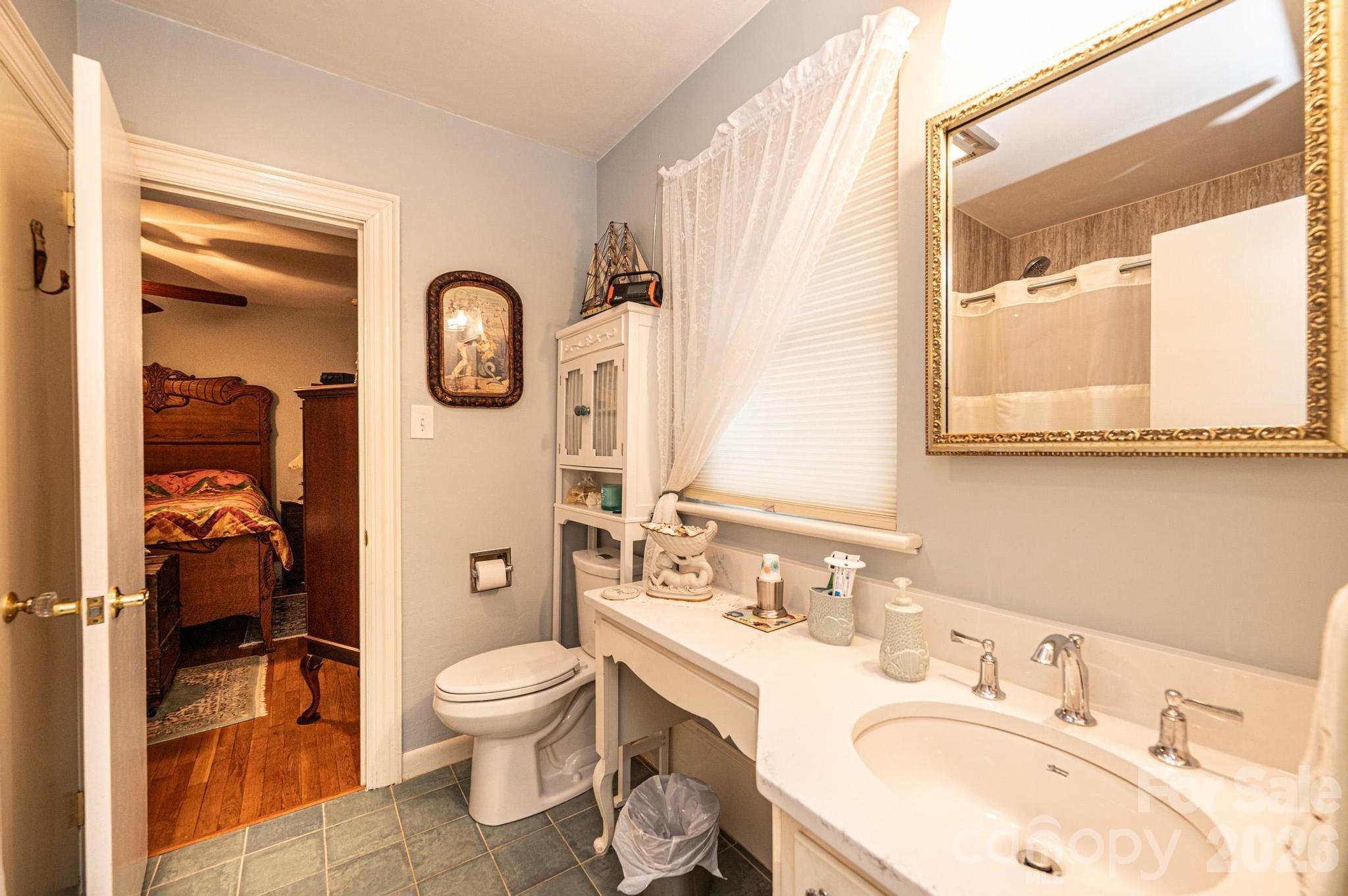 1724 2nd Avenue NW — Hickory
