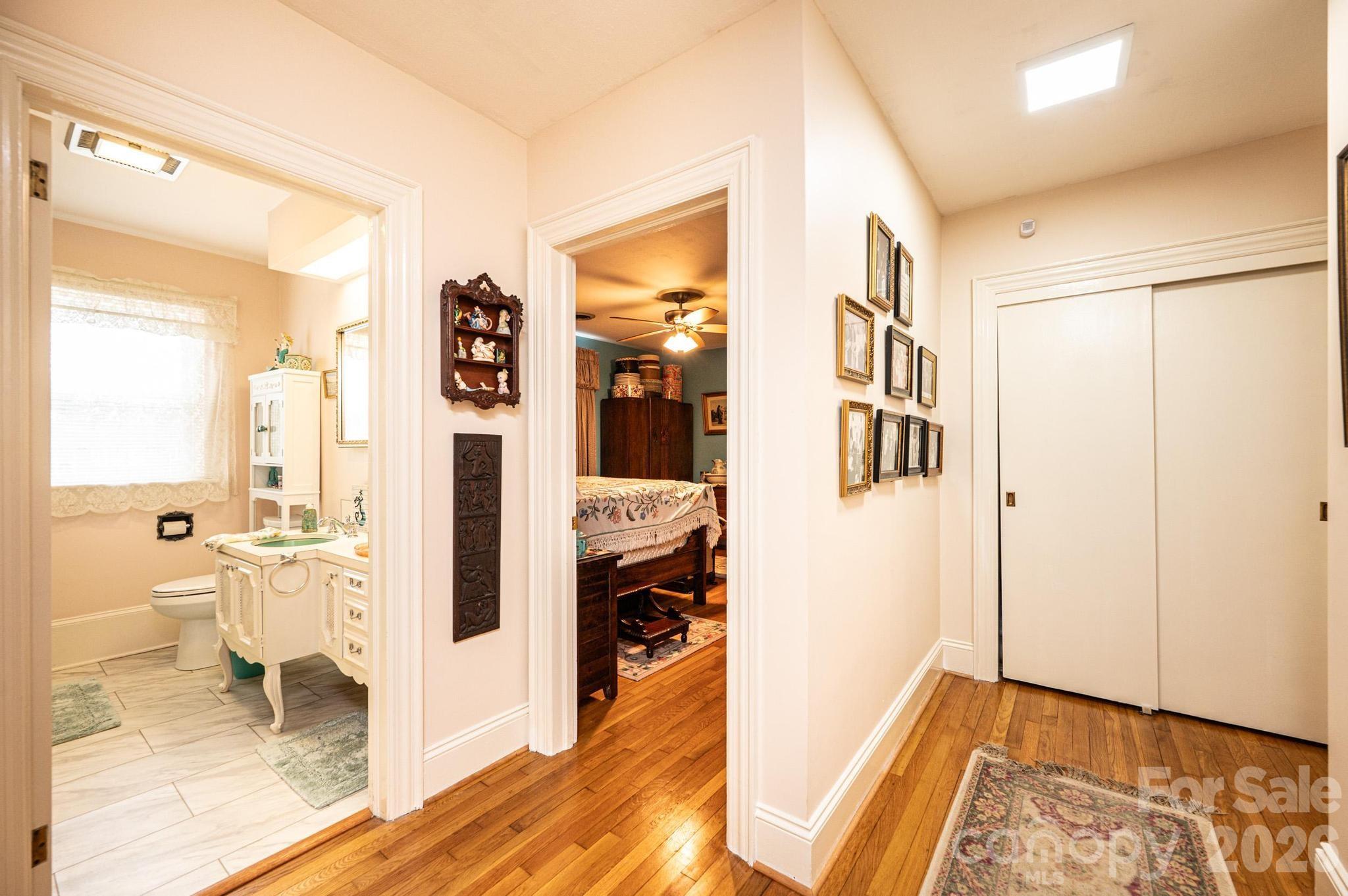1724 2nd Avenue NW — Hickory