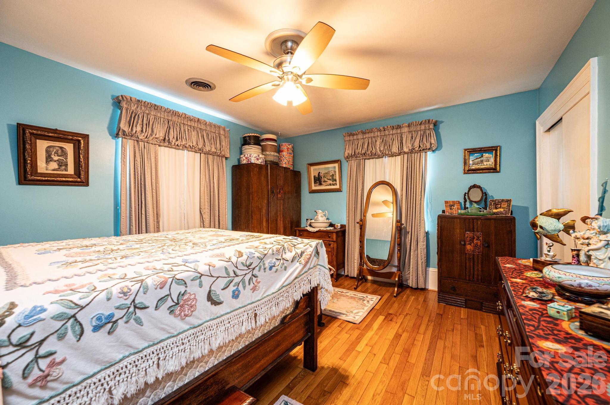 1724 2nd Avenue NW — Hickory