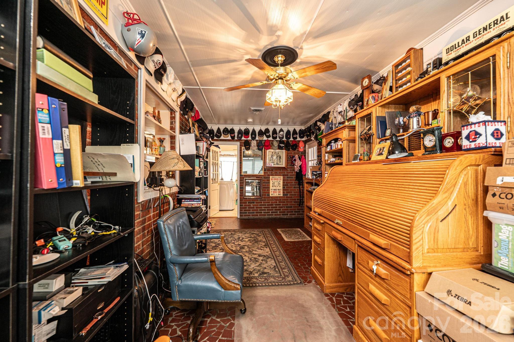 1724 2nd Avenue NW — Hickory