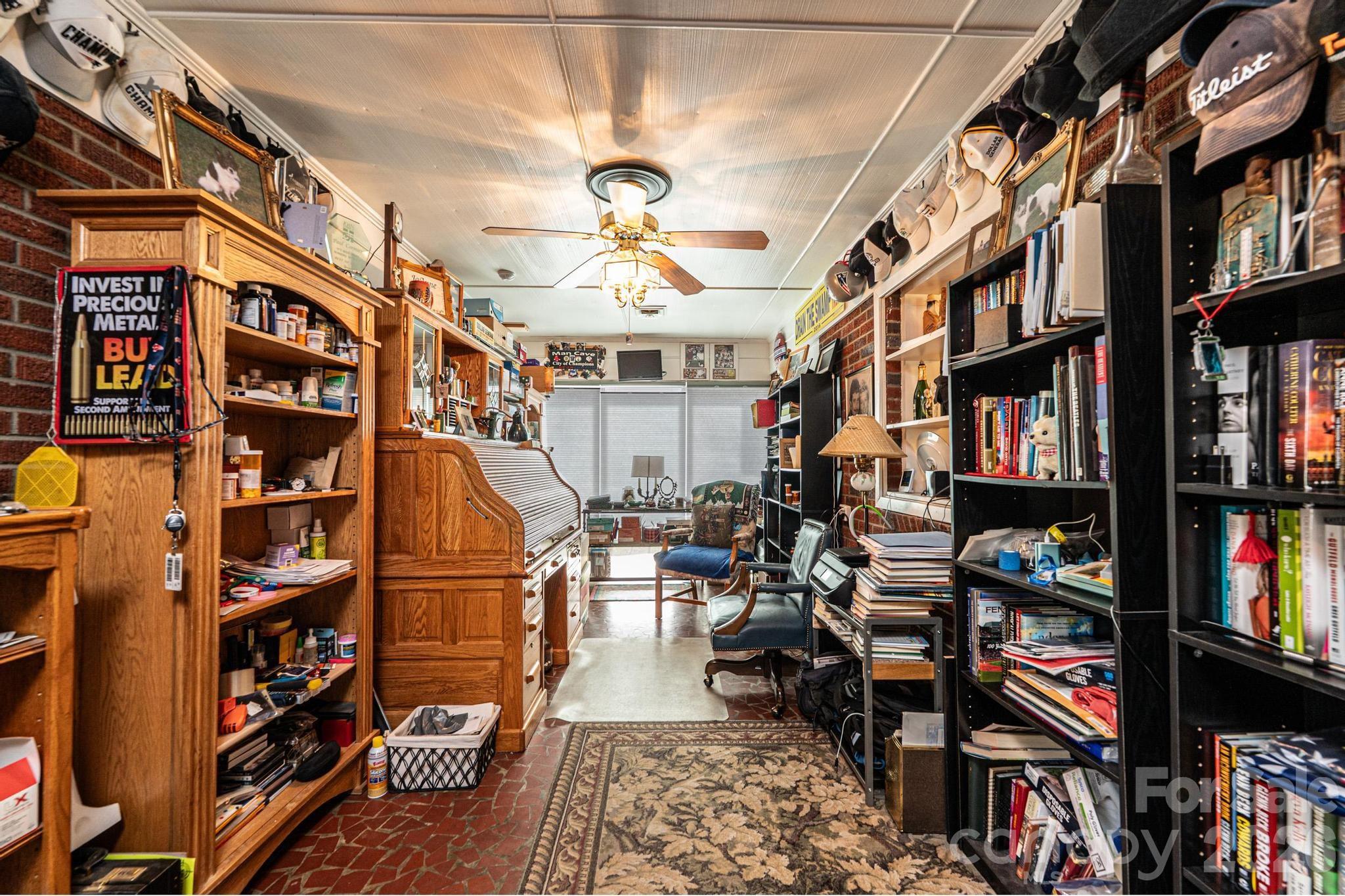 1724 2nd Avenue NW — Hickory