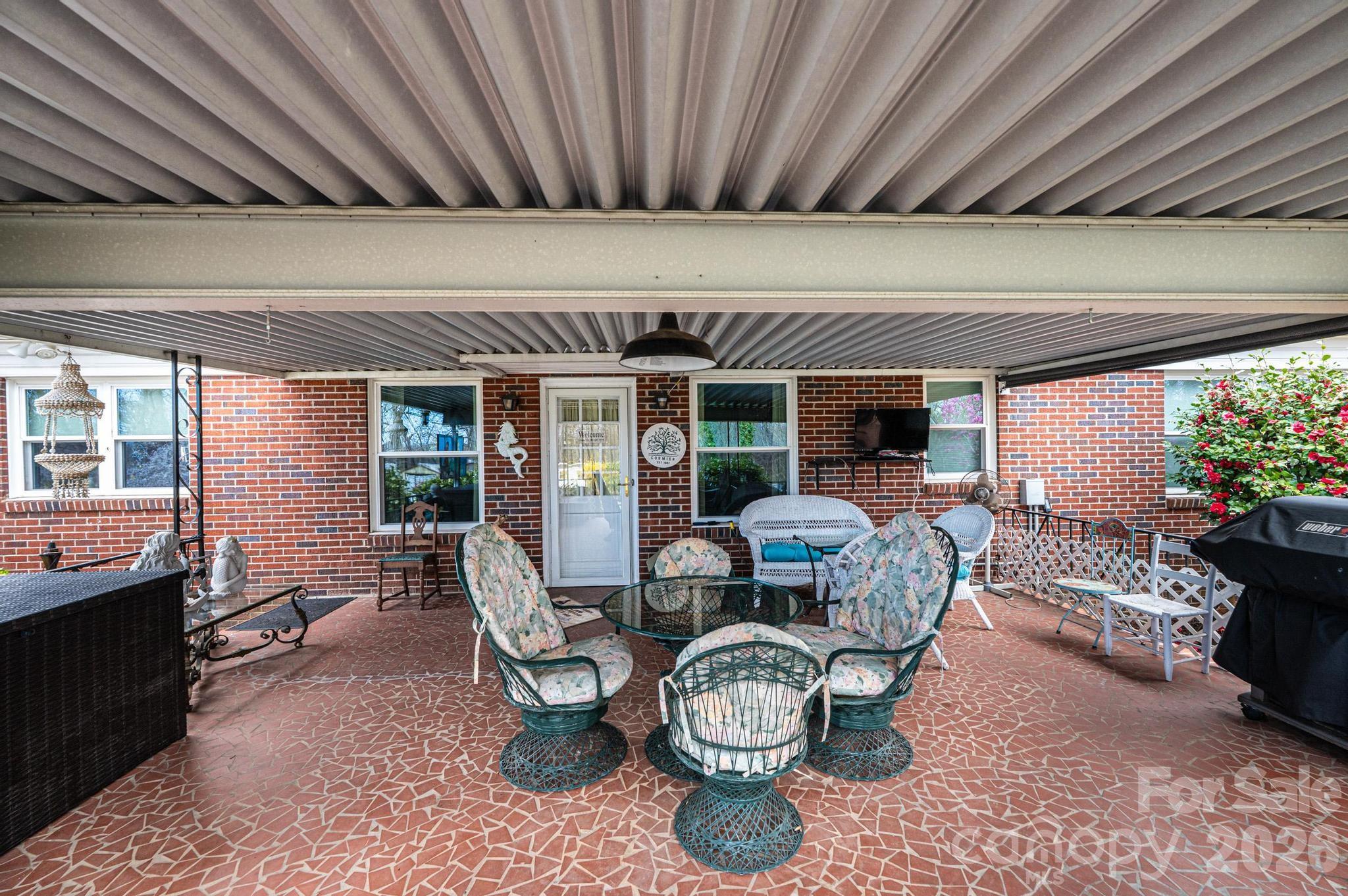 1724 2nd Avenue NW — Hickory