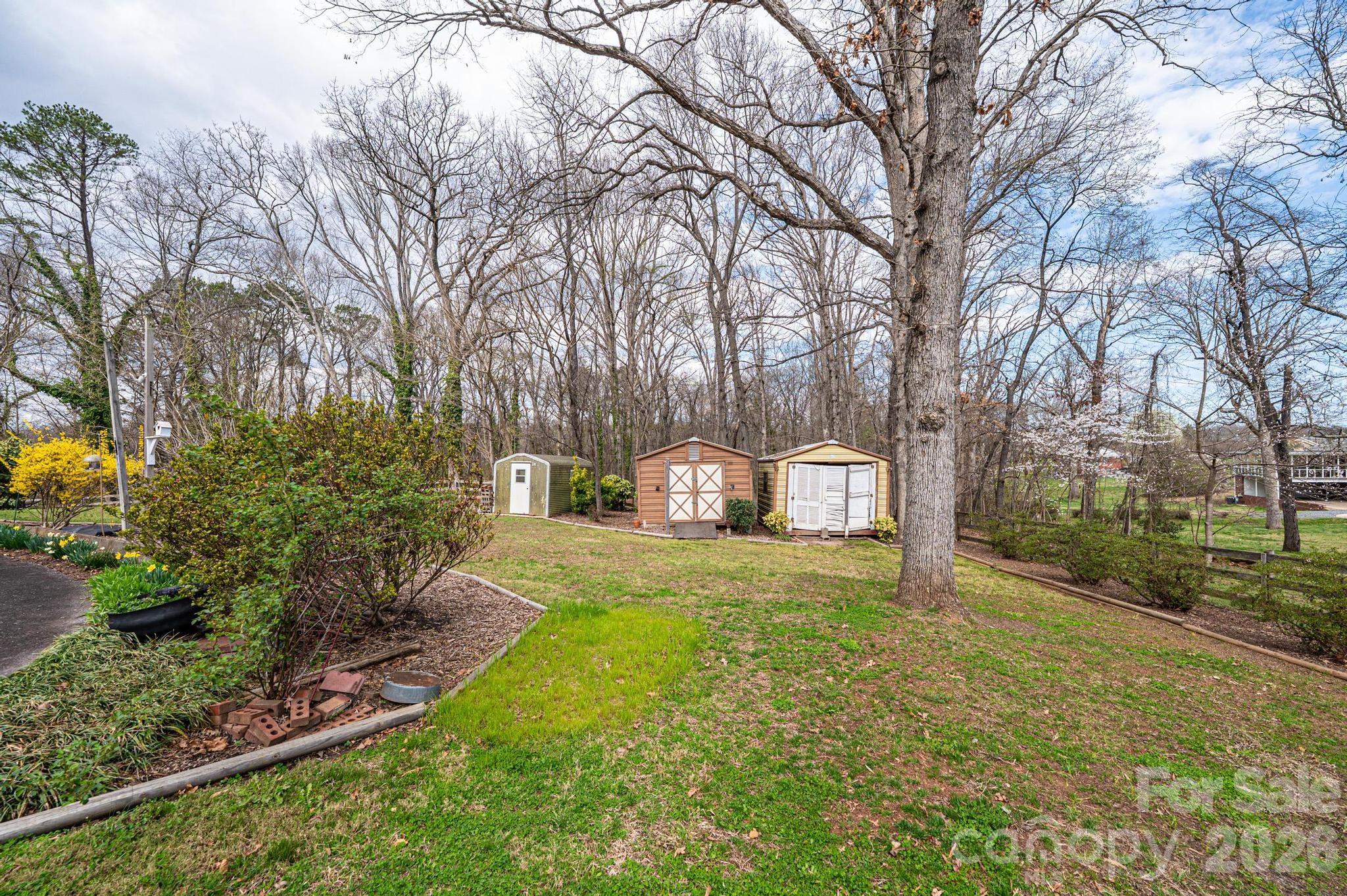 1724 2nd Avenue NW — Hickory