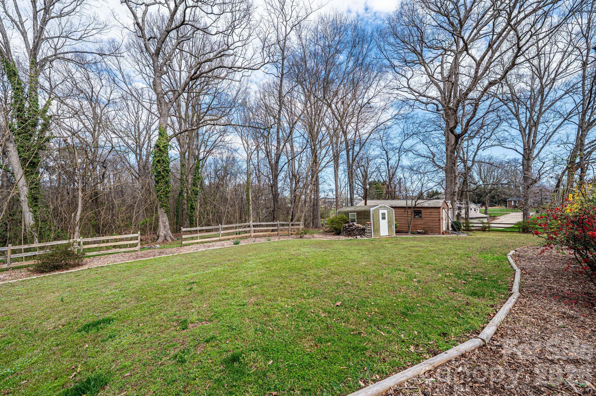1724 2nd Avenue NW — Hickory