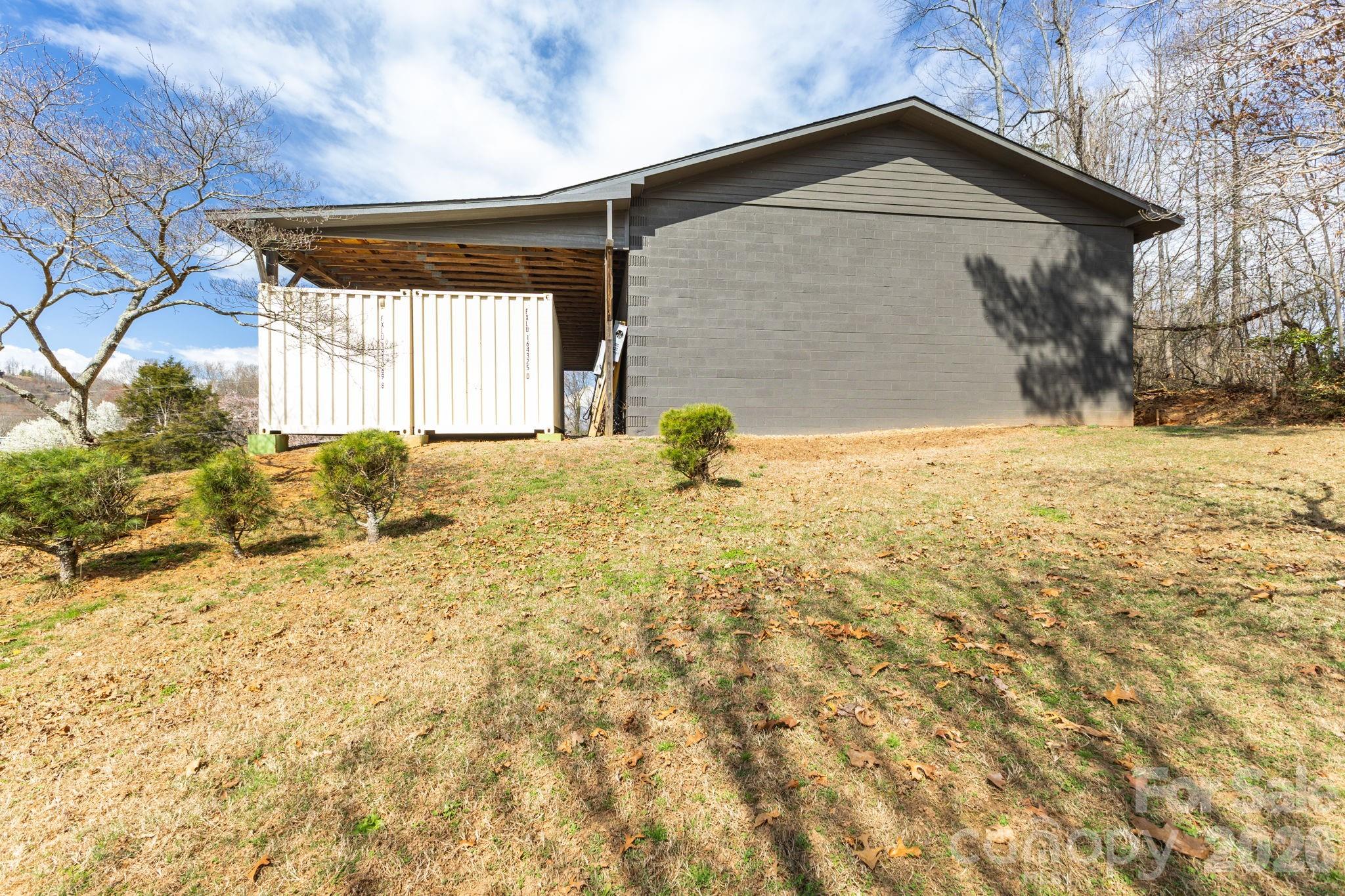 17 Red Leaf Road — Asheville