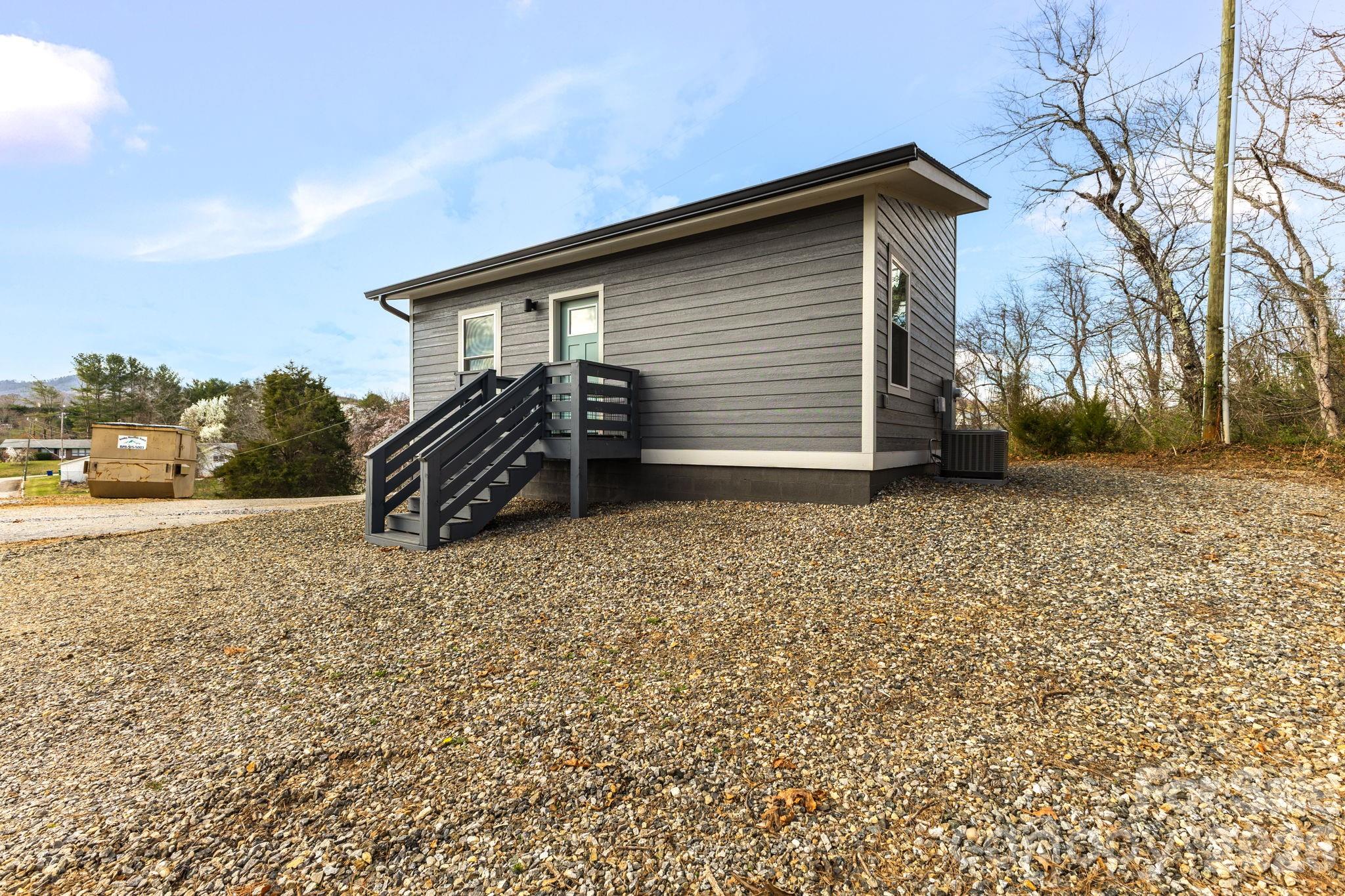 17 Red Leaf Road — Asheville