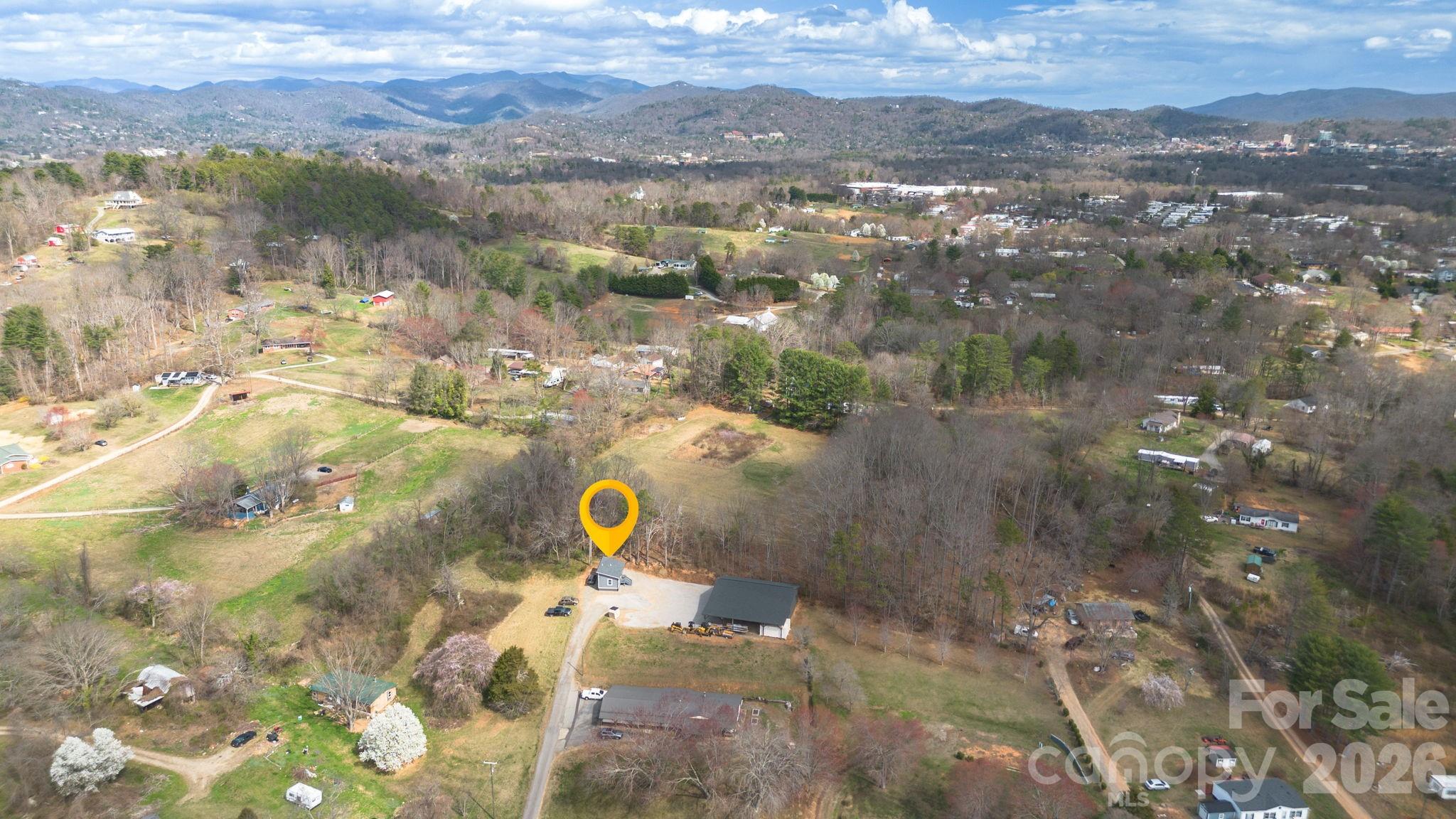 17 Red Leaf Road — Asheville