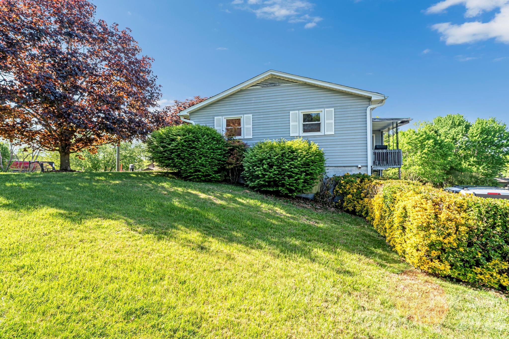 167 Mount Carmel Road — Asheville