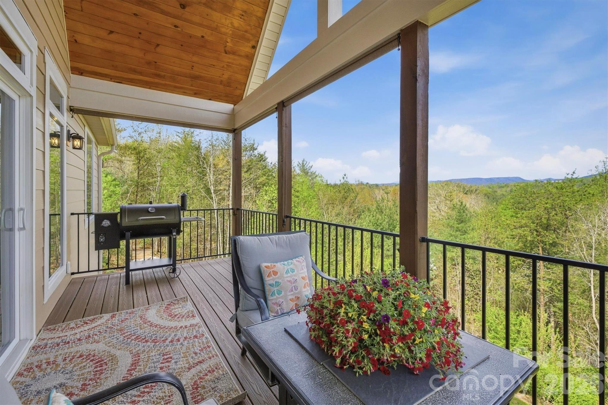 1510 High Valley Way — Lenoir