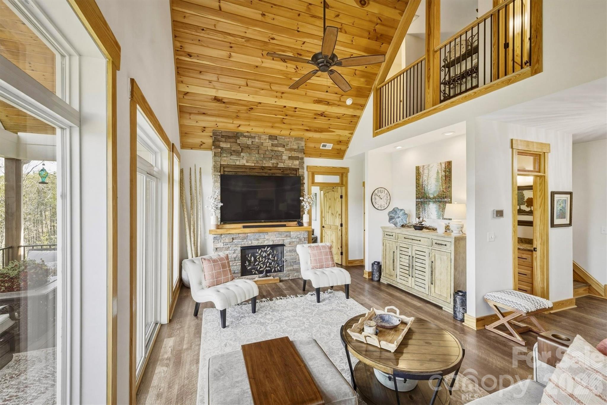 1510 High Valley Way — Lenoir