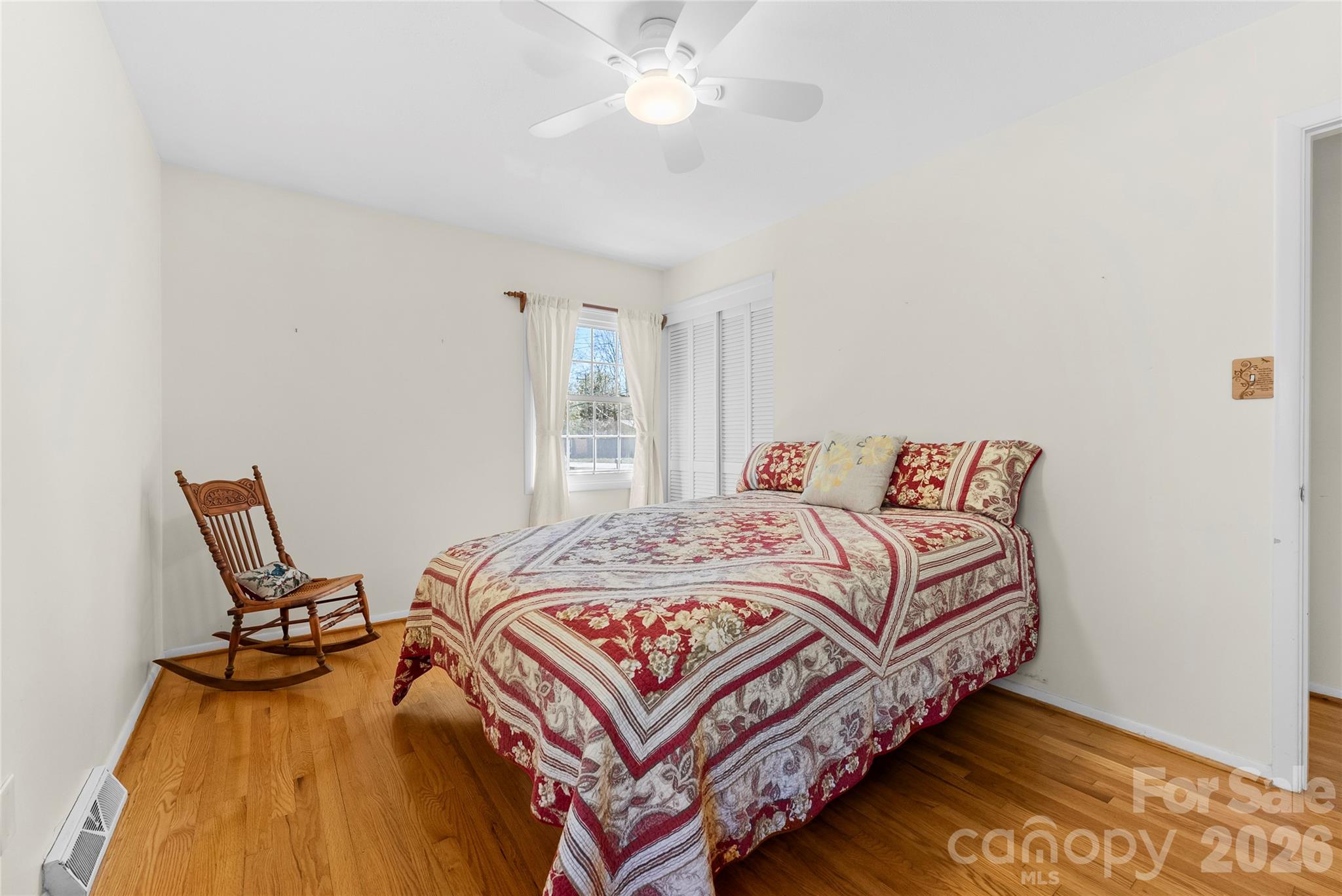 879 New Haw Creek Road — Asheville