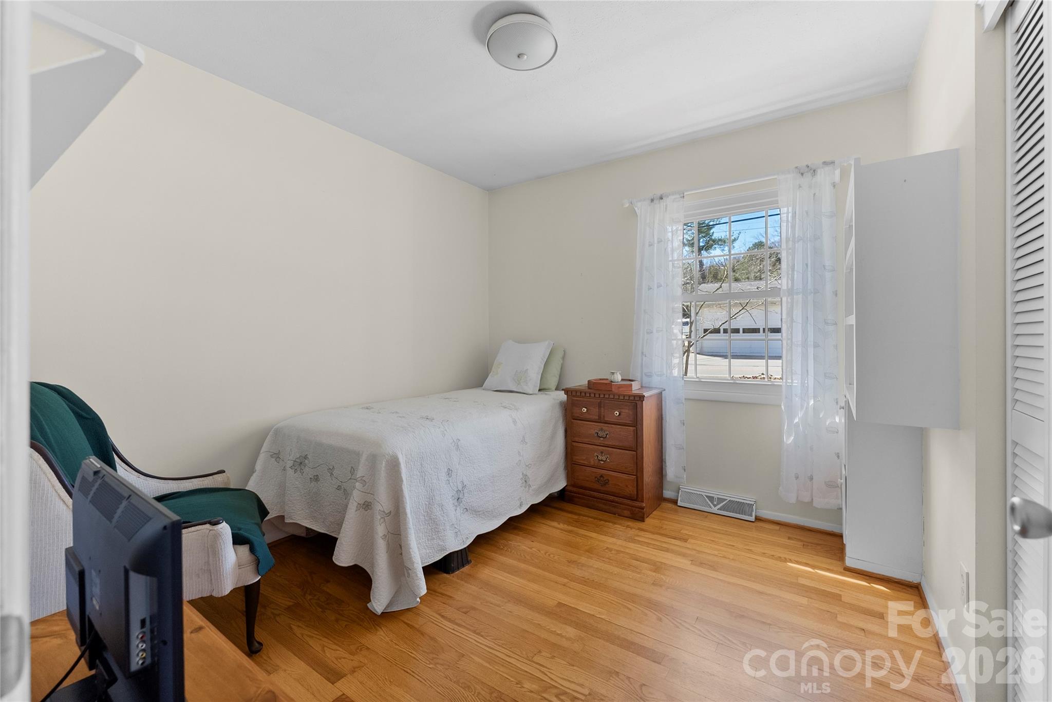 879 New Haw Creek Road — Asheville