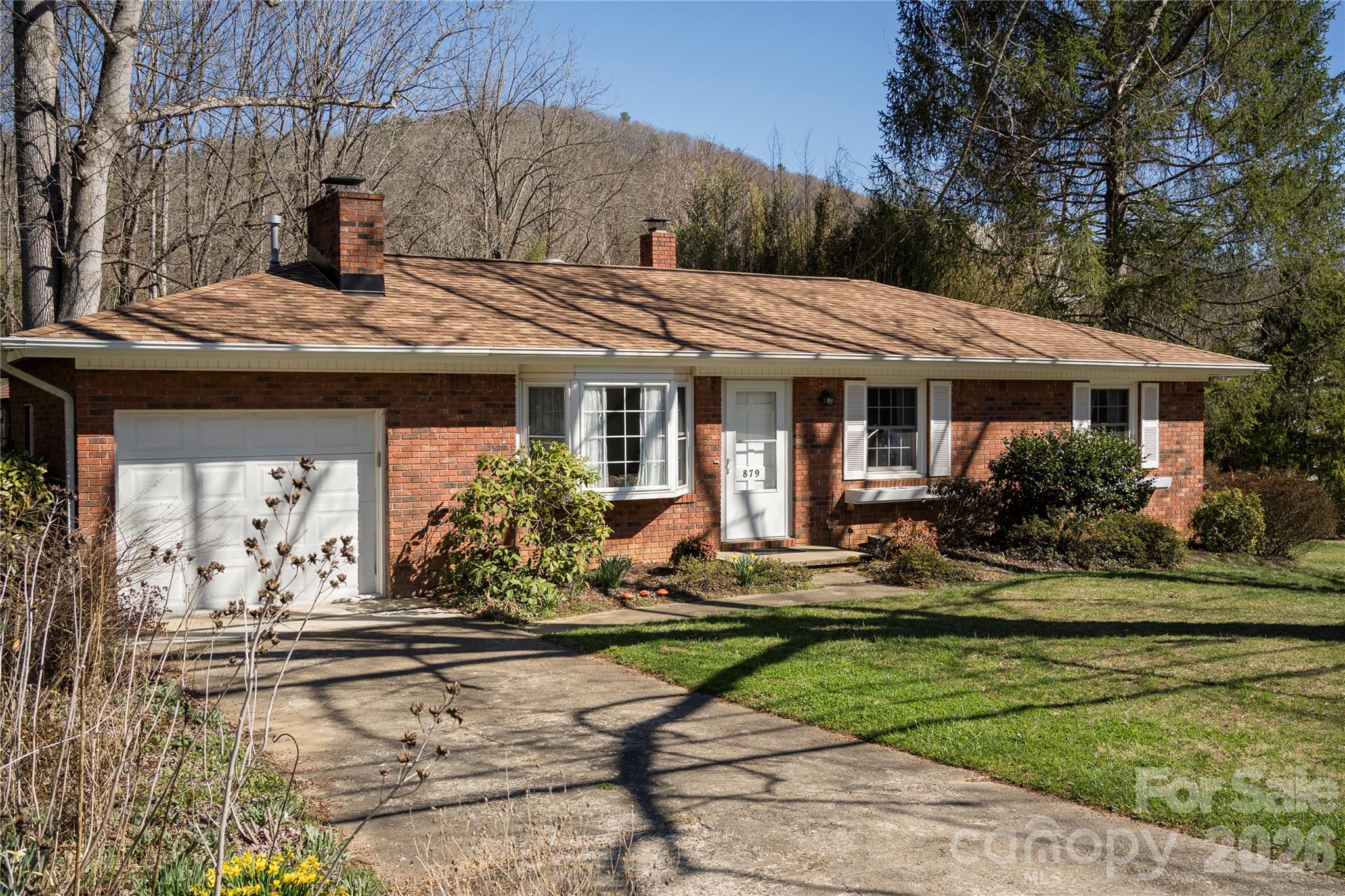 879 New Haw Creek Road — Asheville