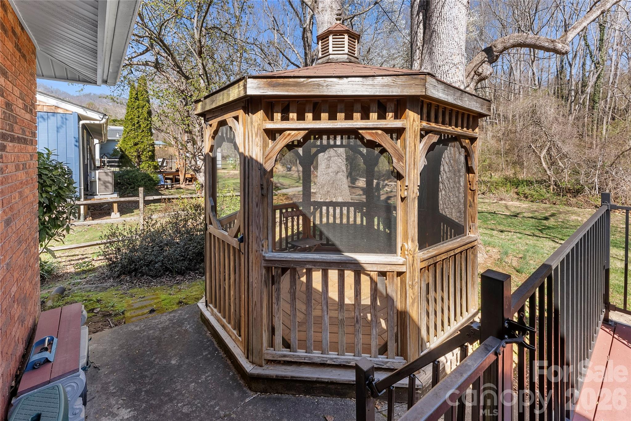 879 New Haw Creek Road — Asheville