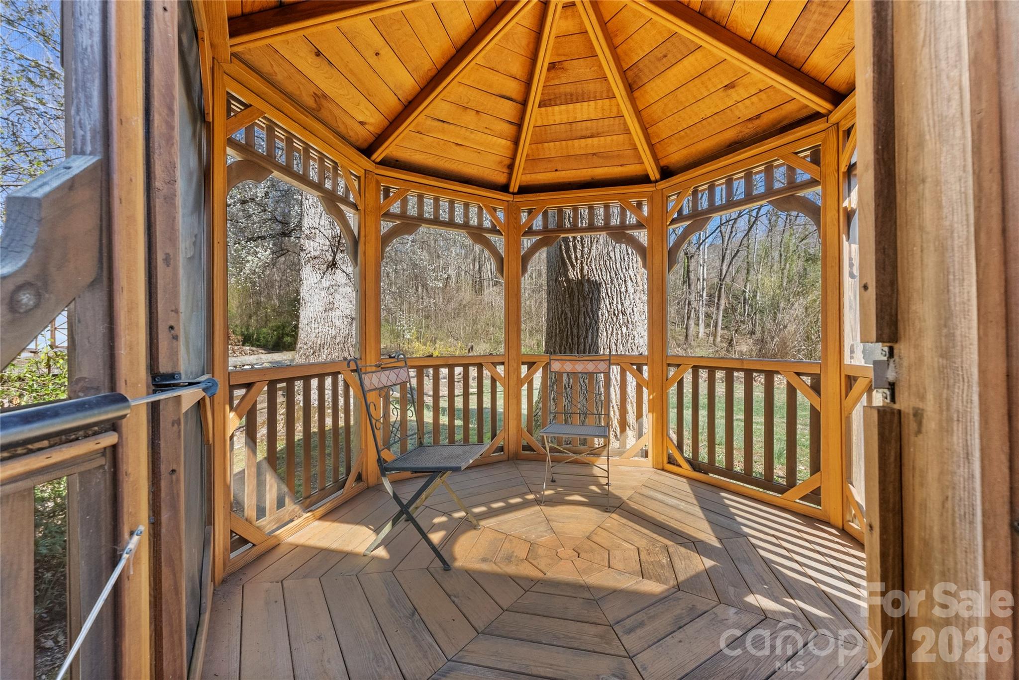 879 New Haw Creek Road — Asheville