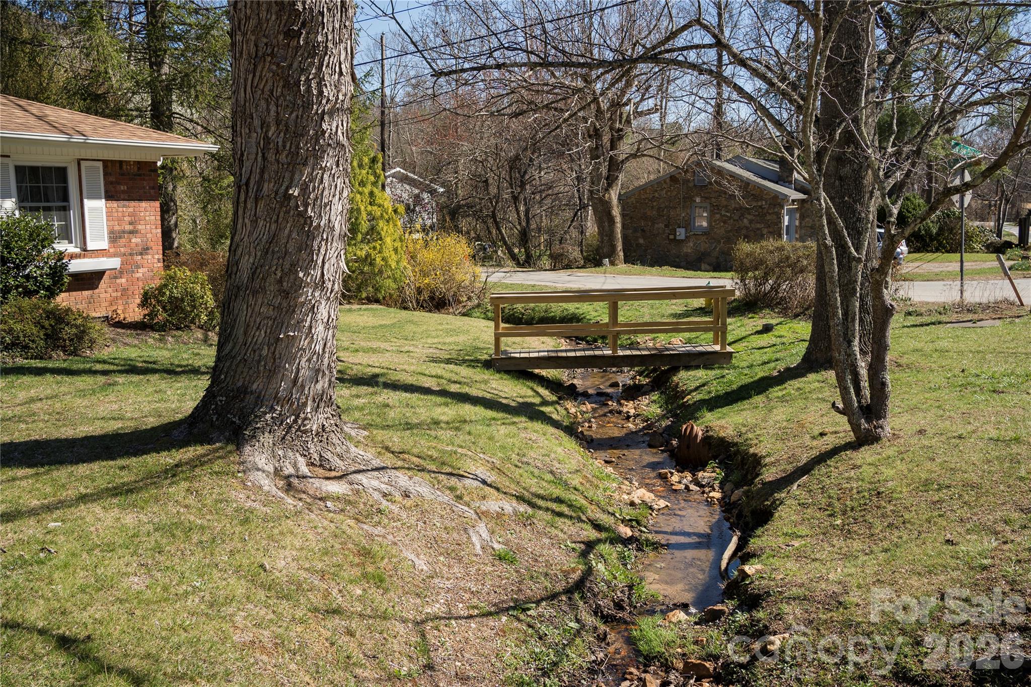 879 New Haw Creek Road — Asheville