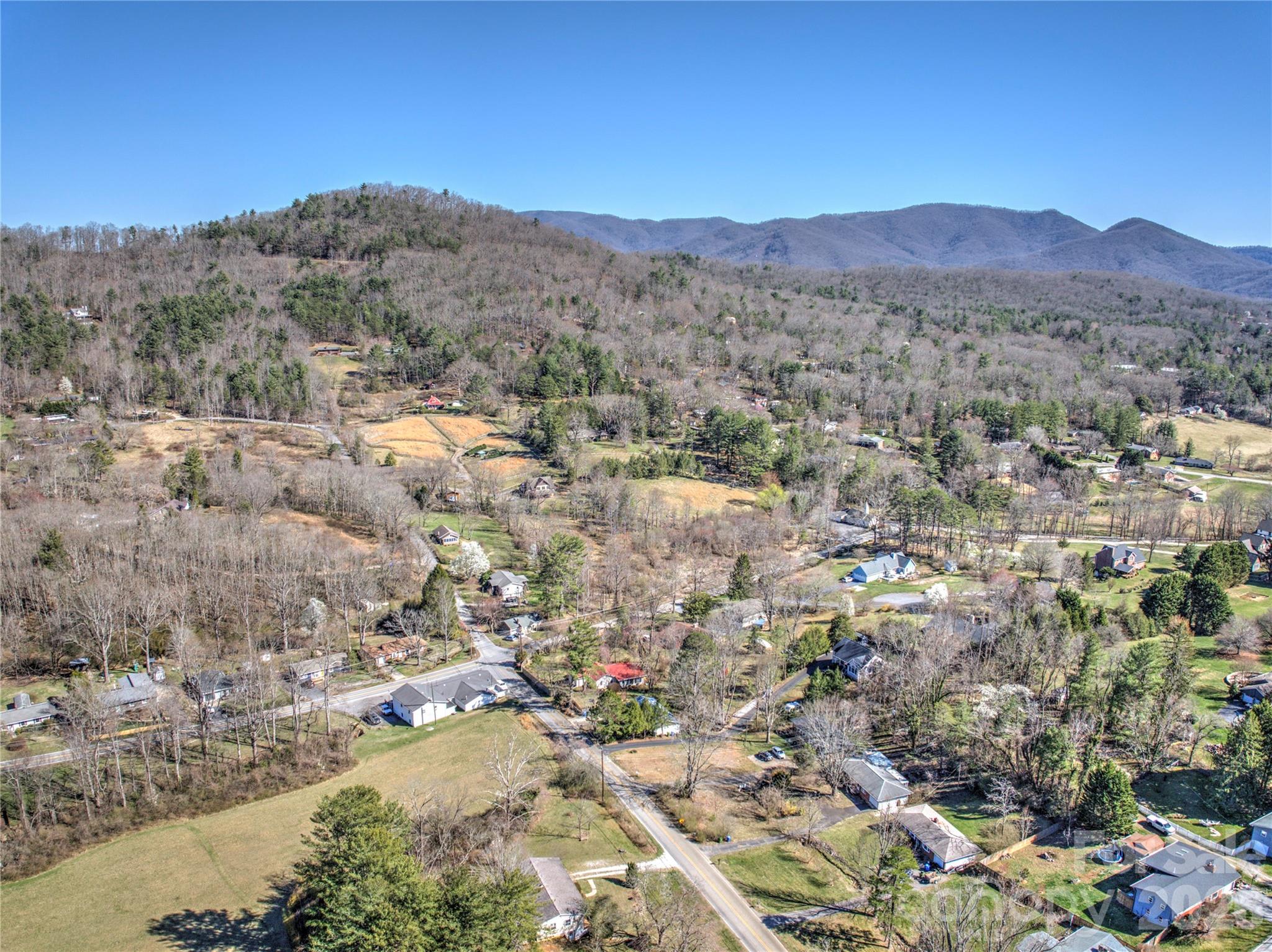 879 New Haw Creek Road — Asheville