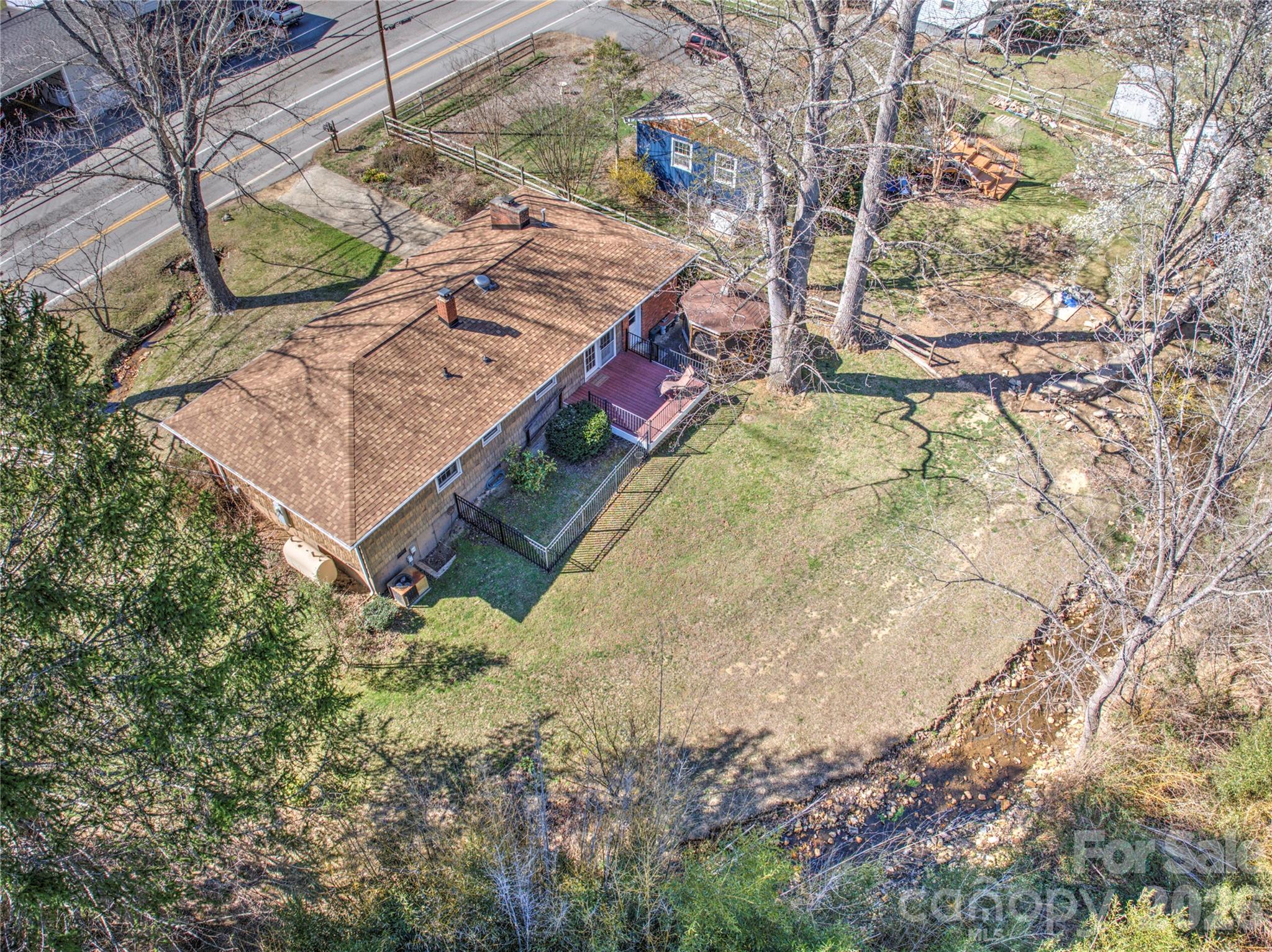 879 New Haw Creek Road — Asheville