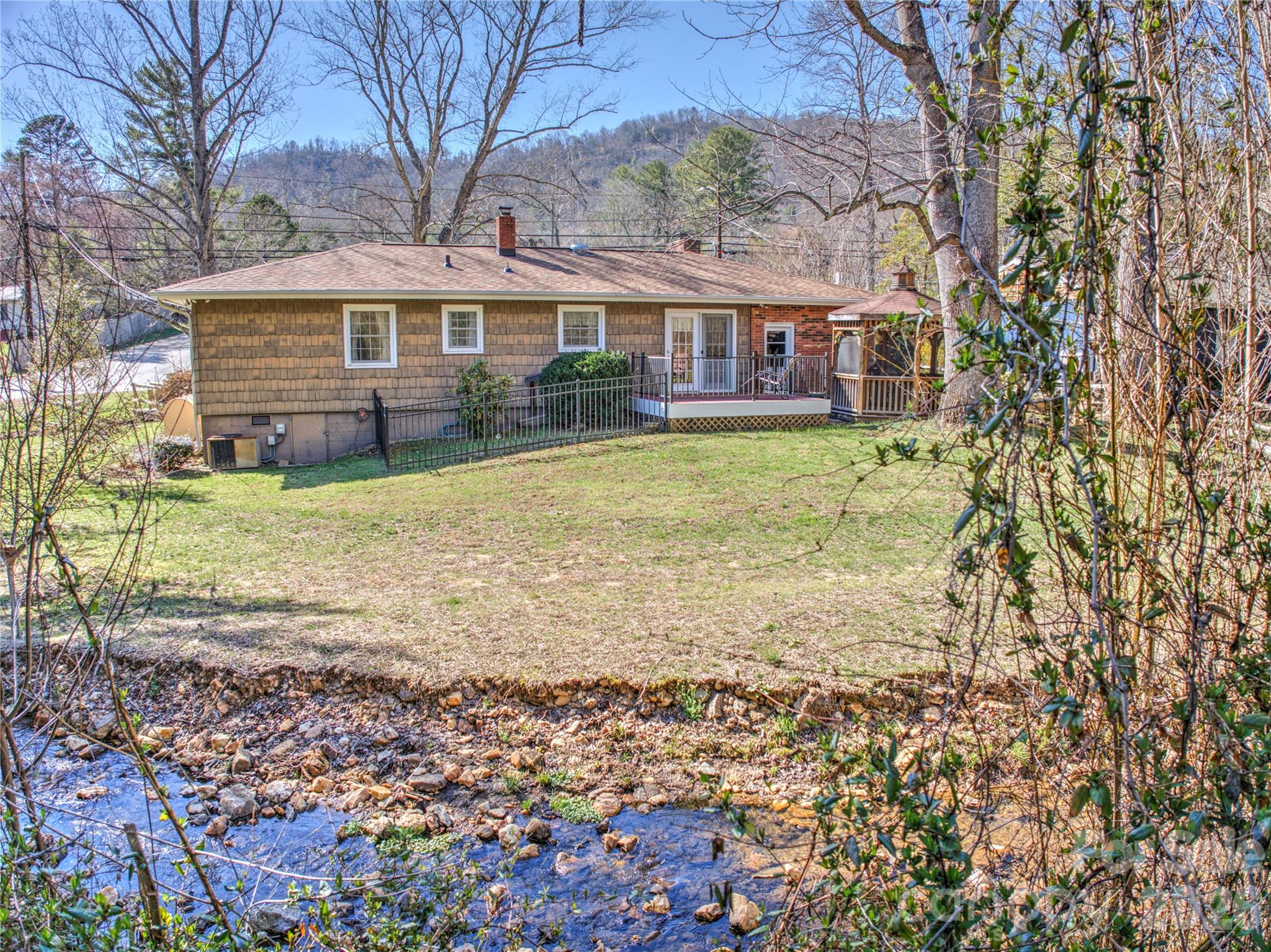 879 New Haw Creek Road — Asheville