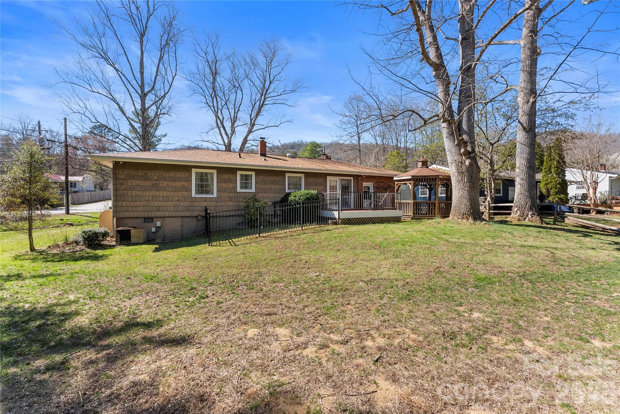 879 New Haw Creek Road — Asheville