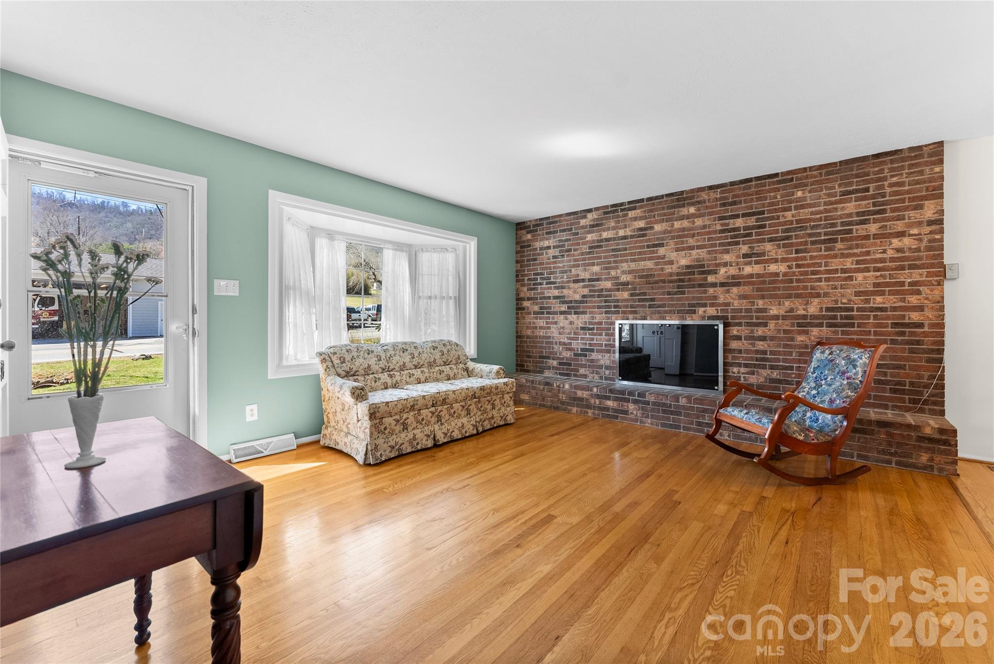 879 New Haw Creek Road — Asheville