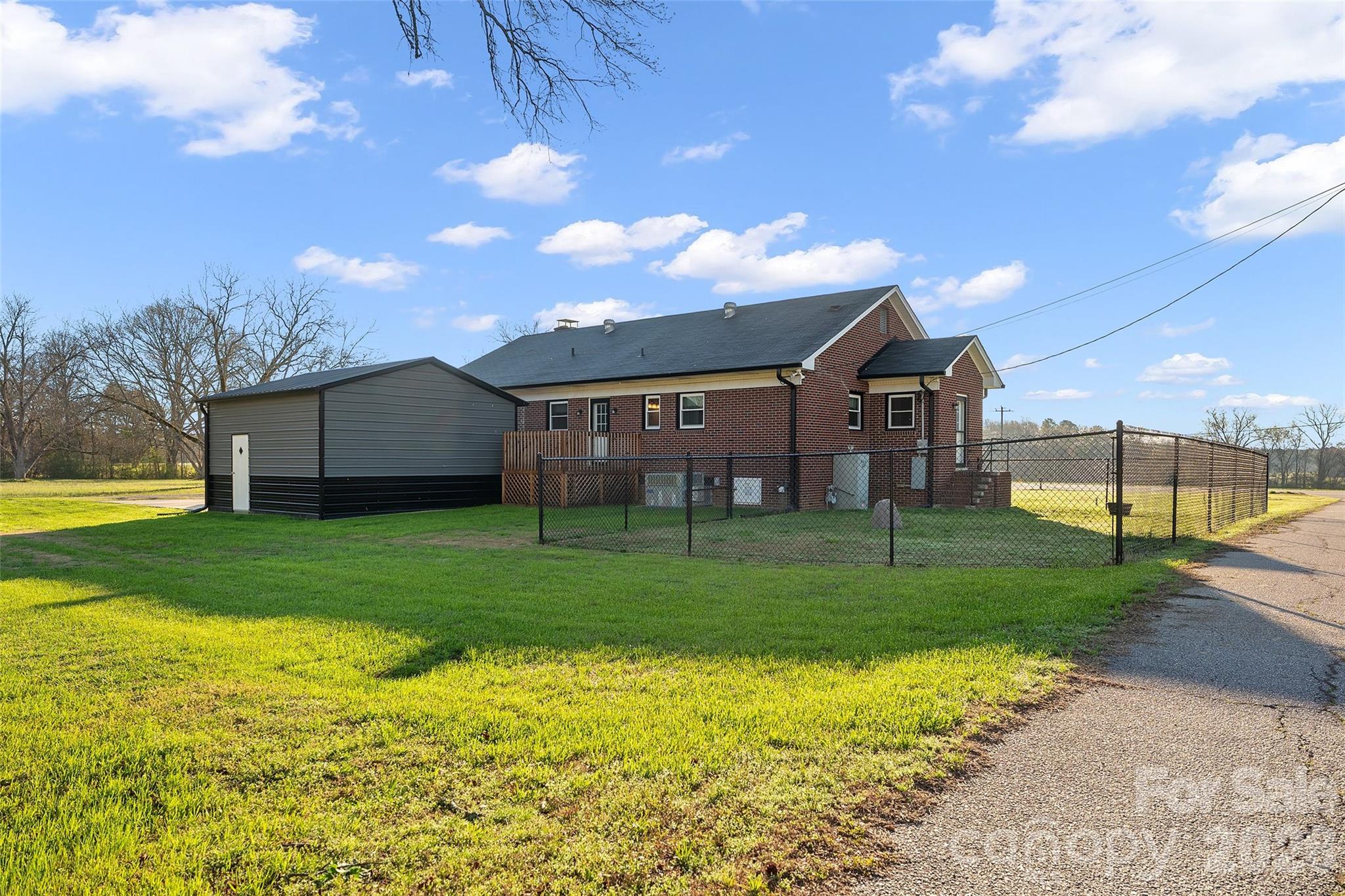 871 Saluda Road — Chester
