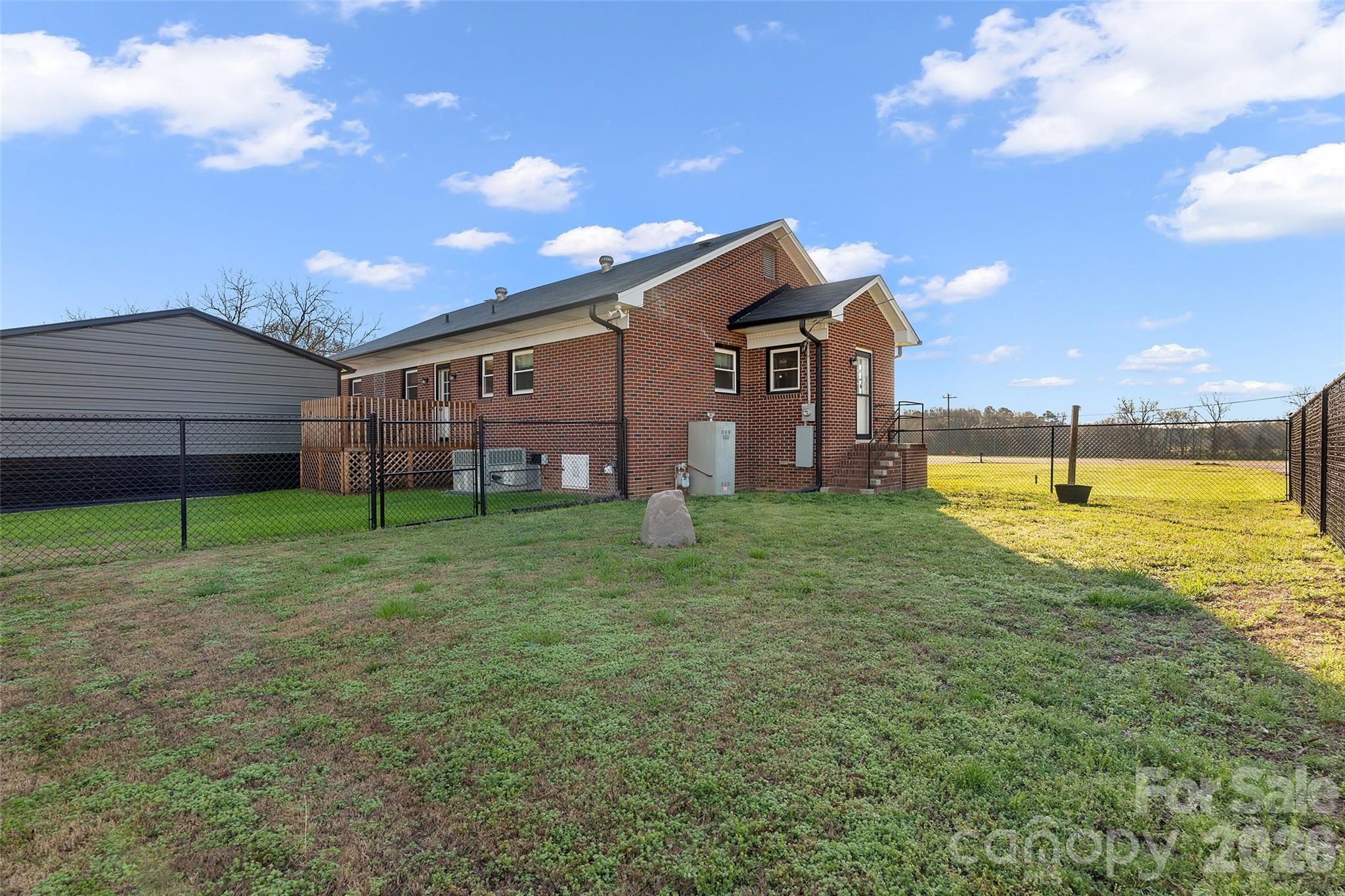 871 Saluda Road — Chester