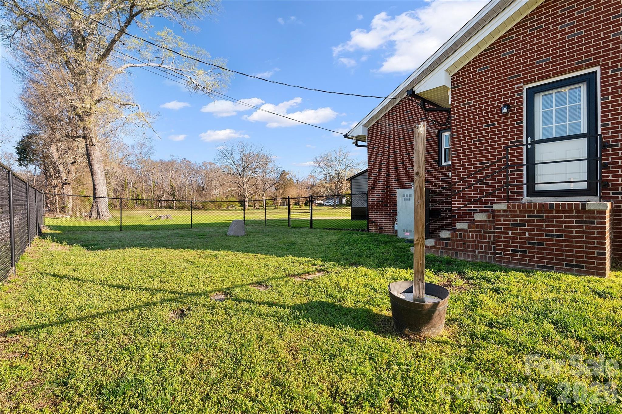 871 Saluda Road — Chester