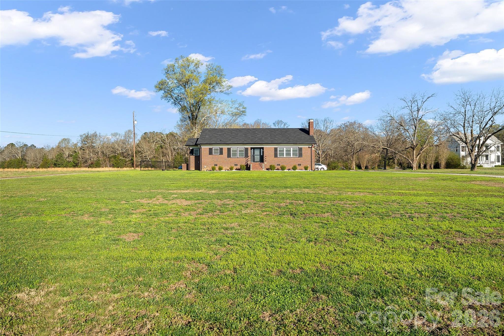 871 Saluda Road — Chester
