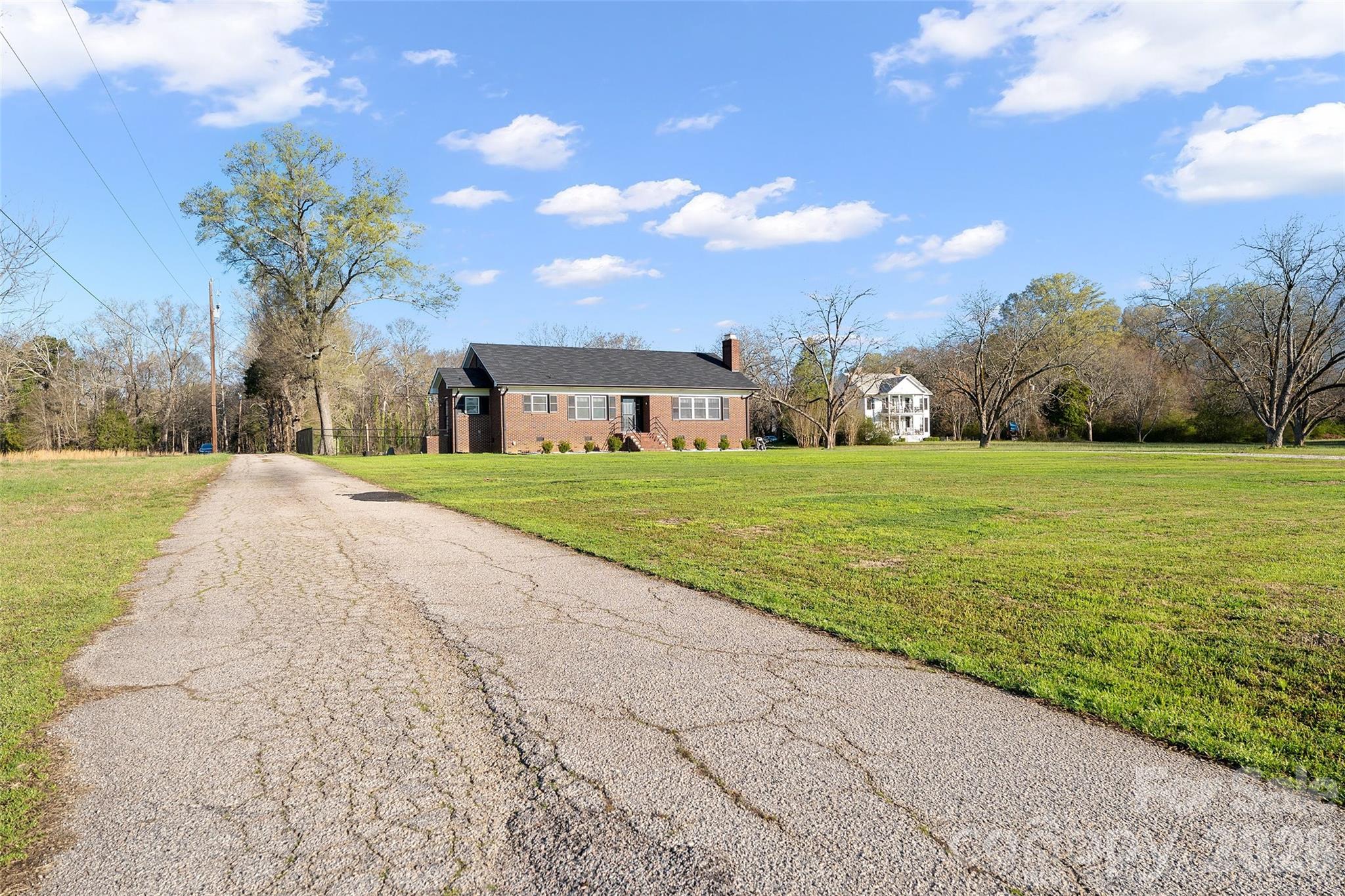 871 Saluda Road — Chester