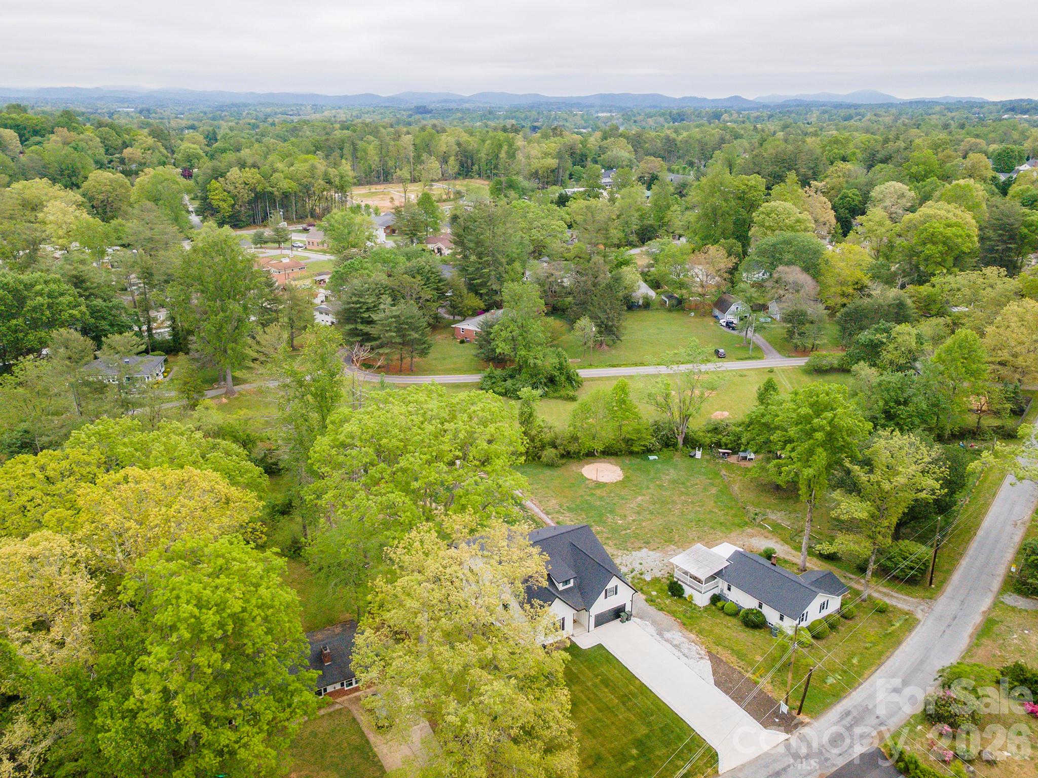 808 Maybank Drive — Hendersonville