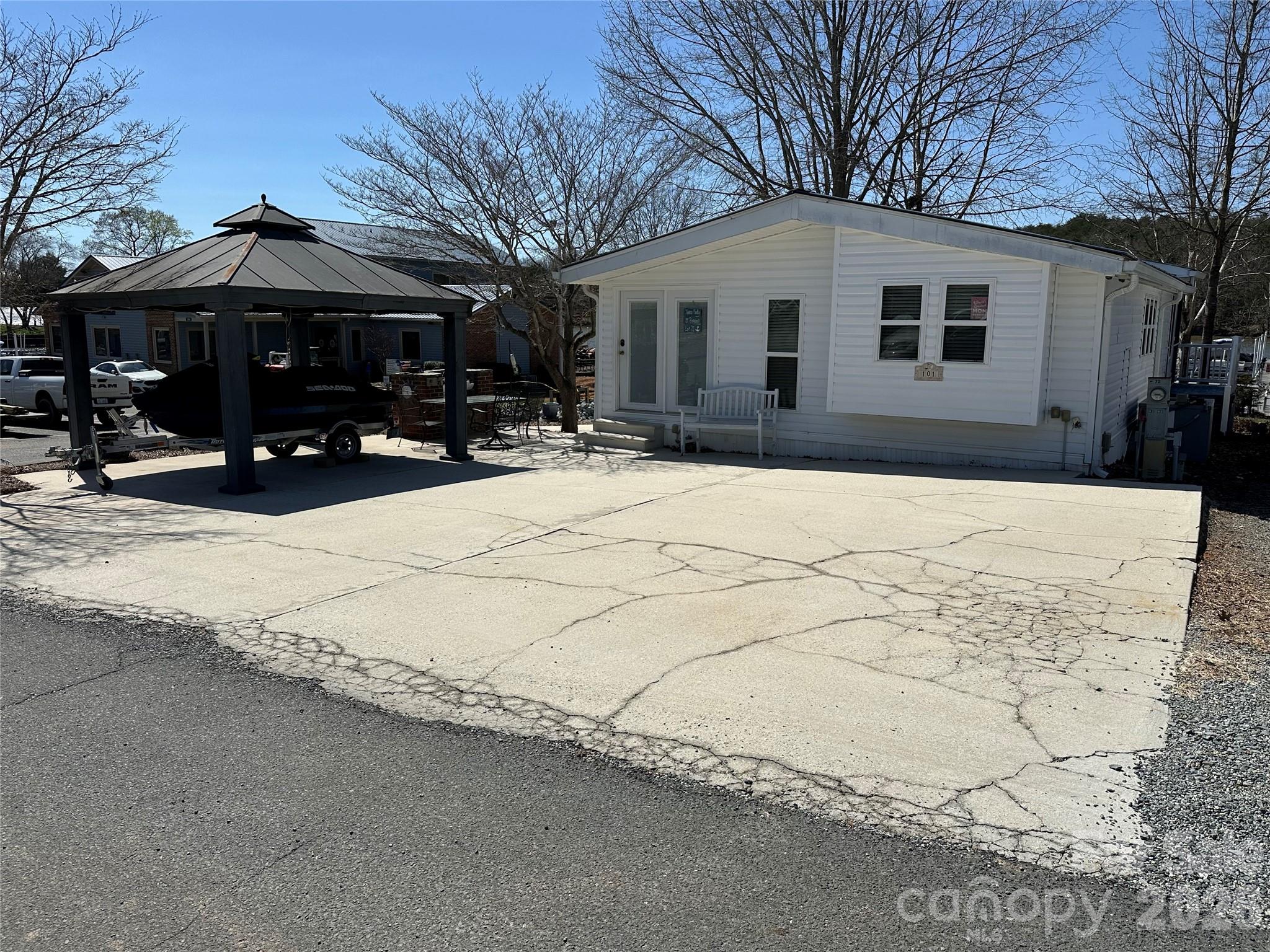 101 Dogwood Circle — New London