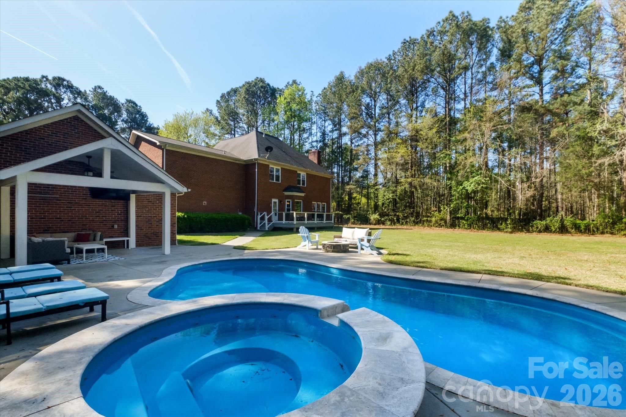 3570 Weddington Oaks Drive — Matthews
