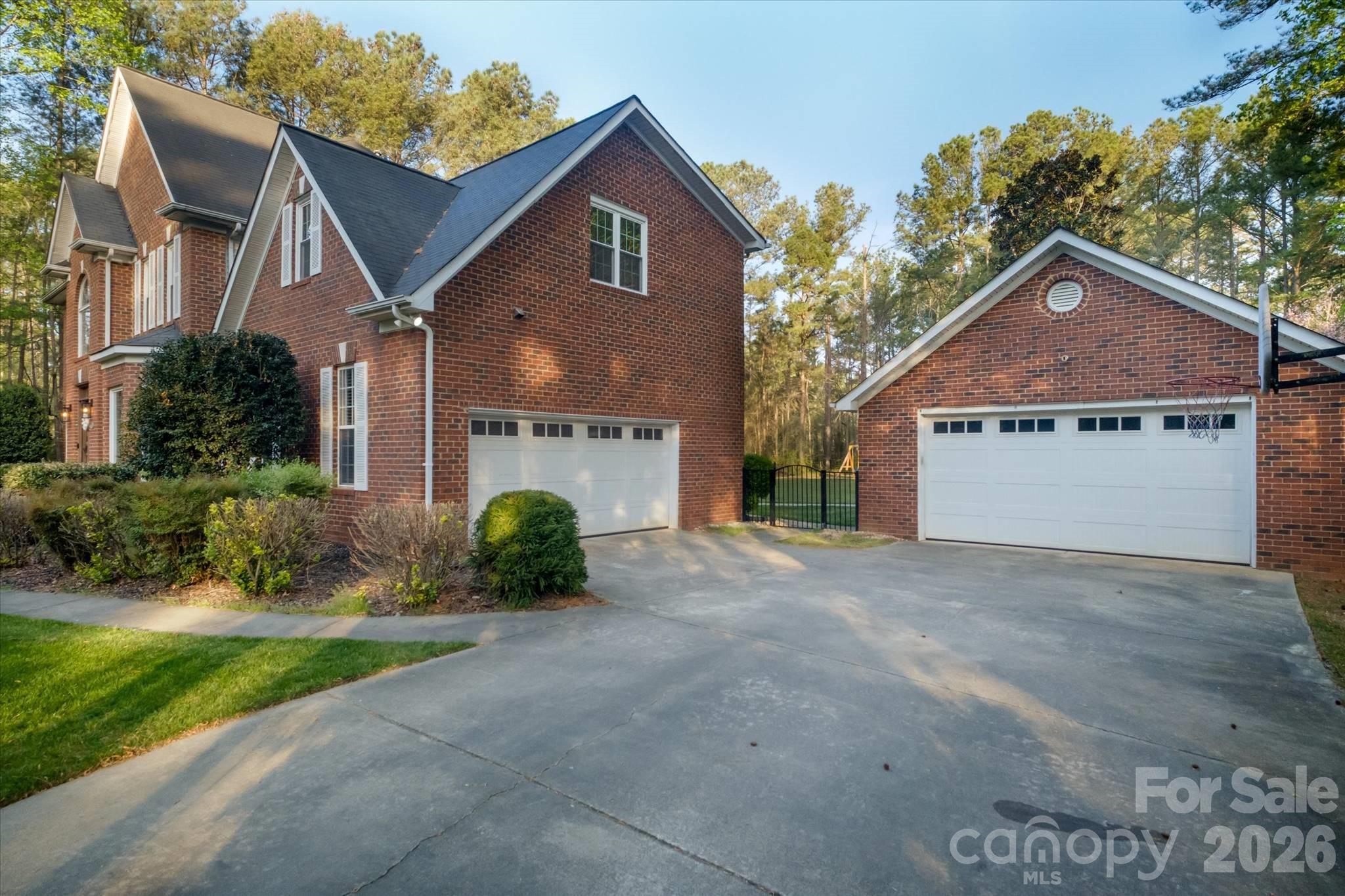 3570 Weddington Oaks Drive — Matthews