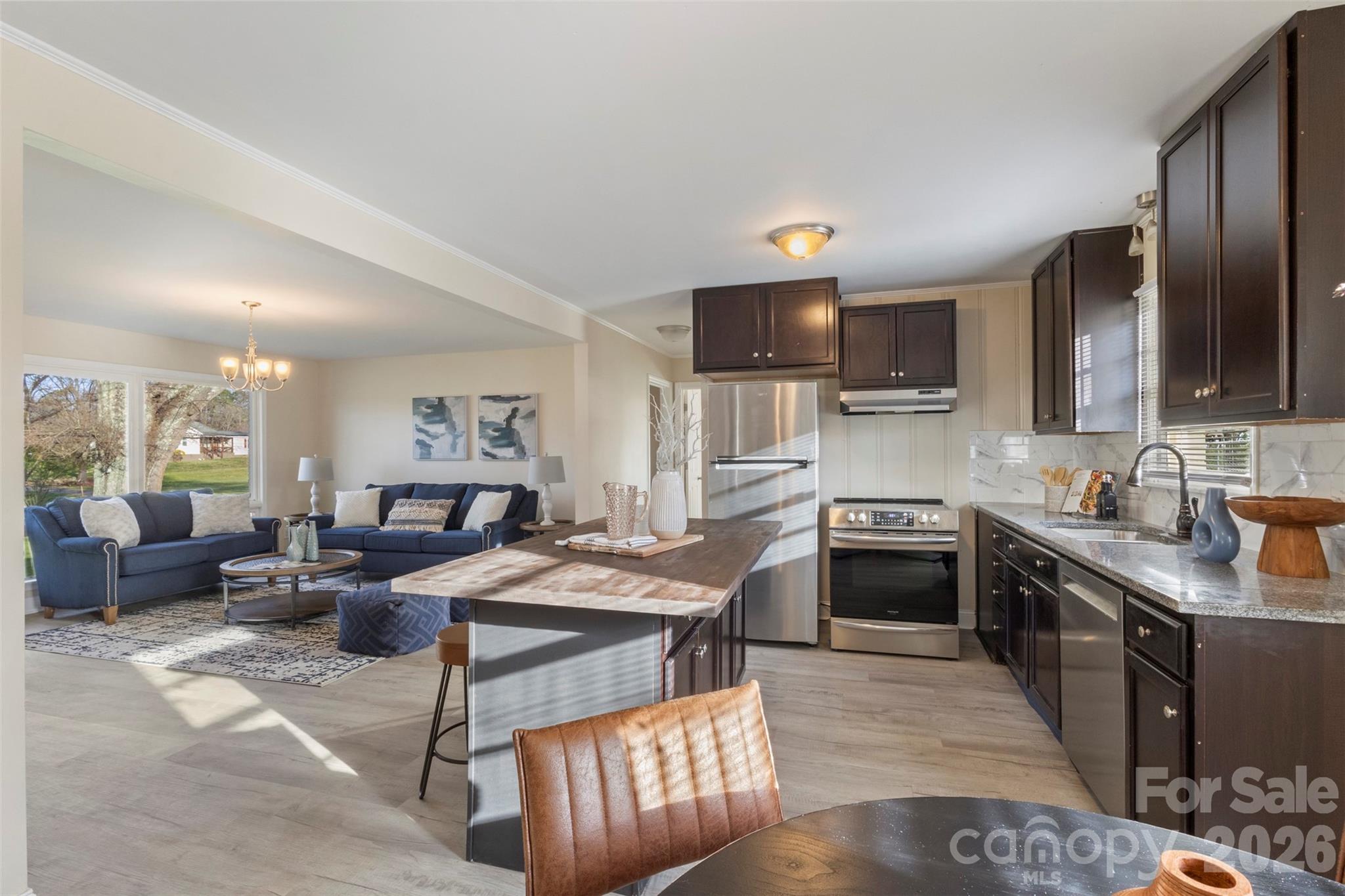 4432 E Highway 27 Highway — Iron Station