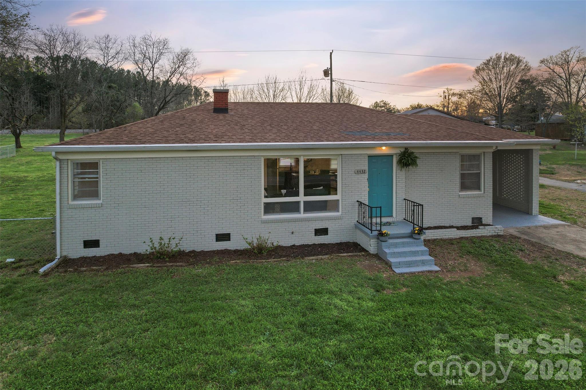 4432 E Highway 27 Highway — Iron Station