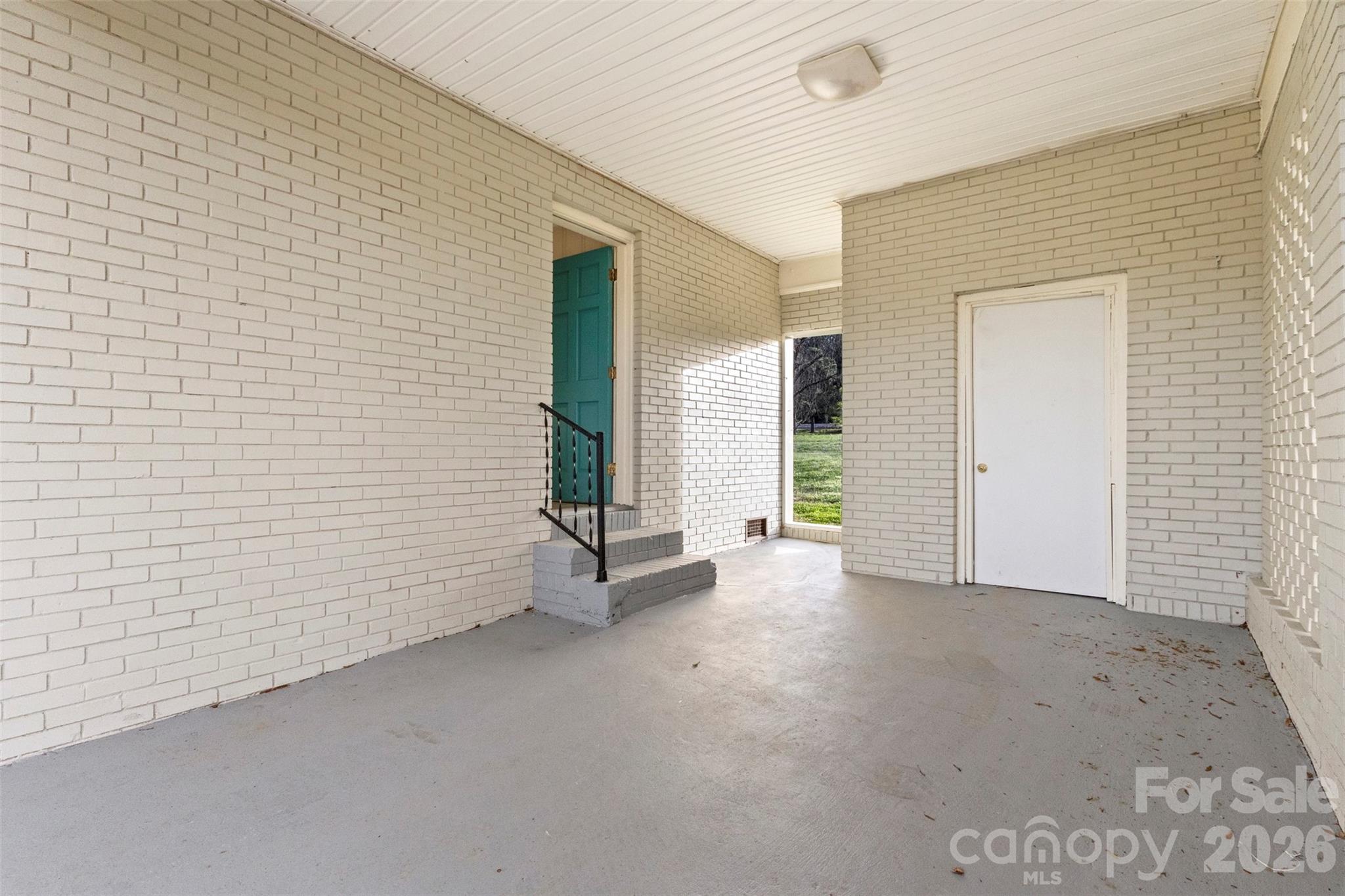 4432 E Highway 27 Highway — Iron Station