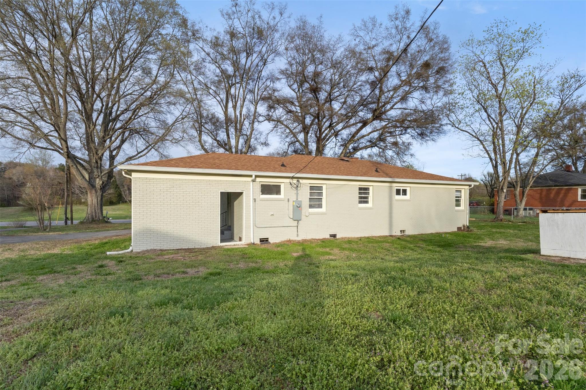 4432 E Highway 27 Highway — Iron Station