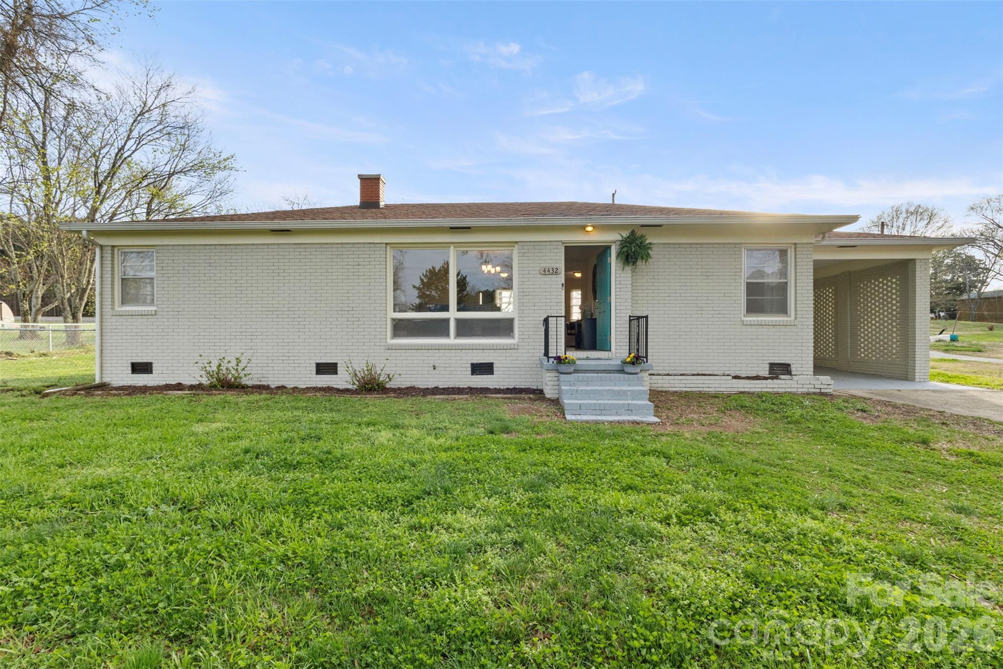 4432 E Highway 27 Highway — Iron Station