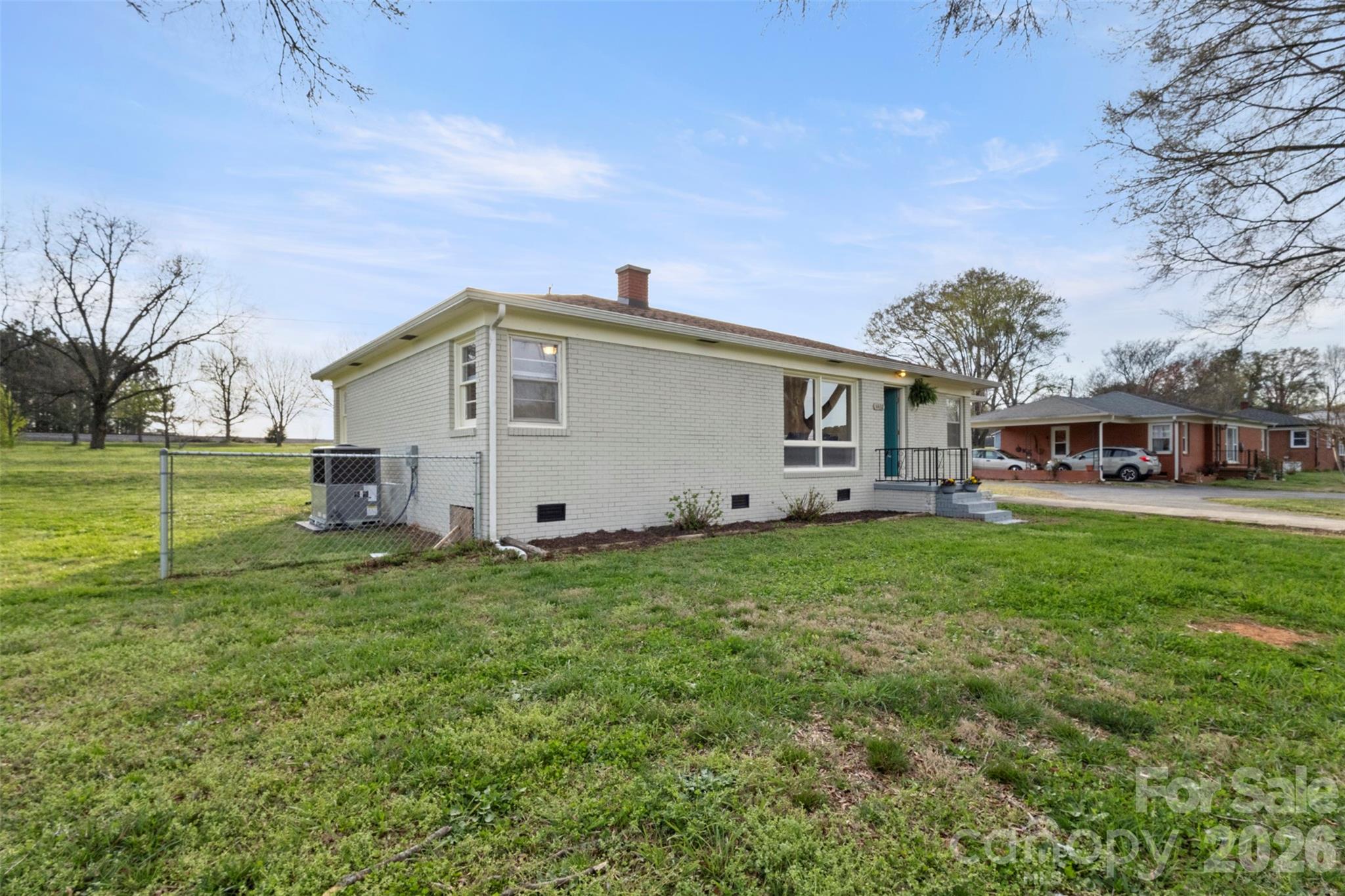 4432 E Highway 27 Highway — Iron Station