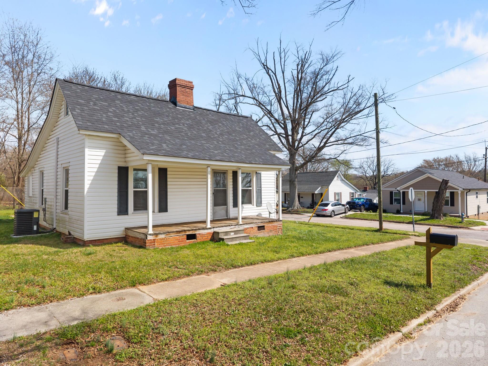 828 Park Avenue — Salisbury