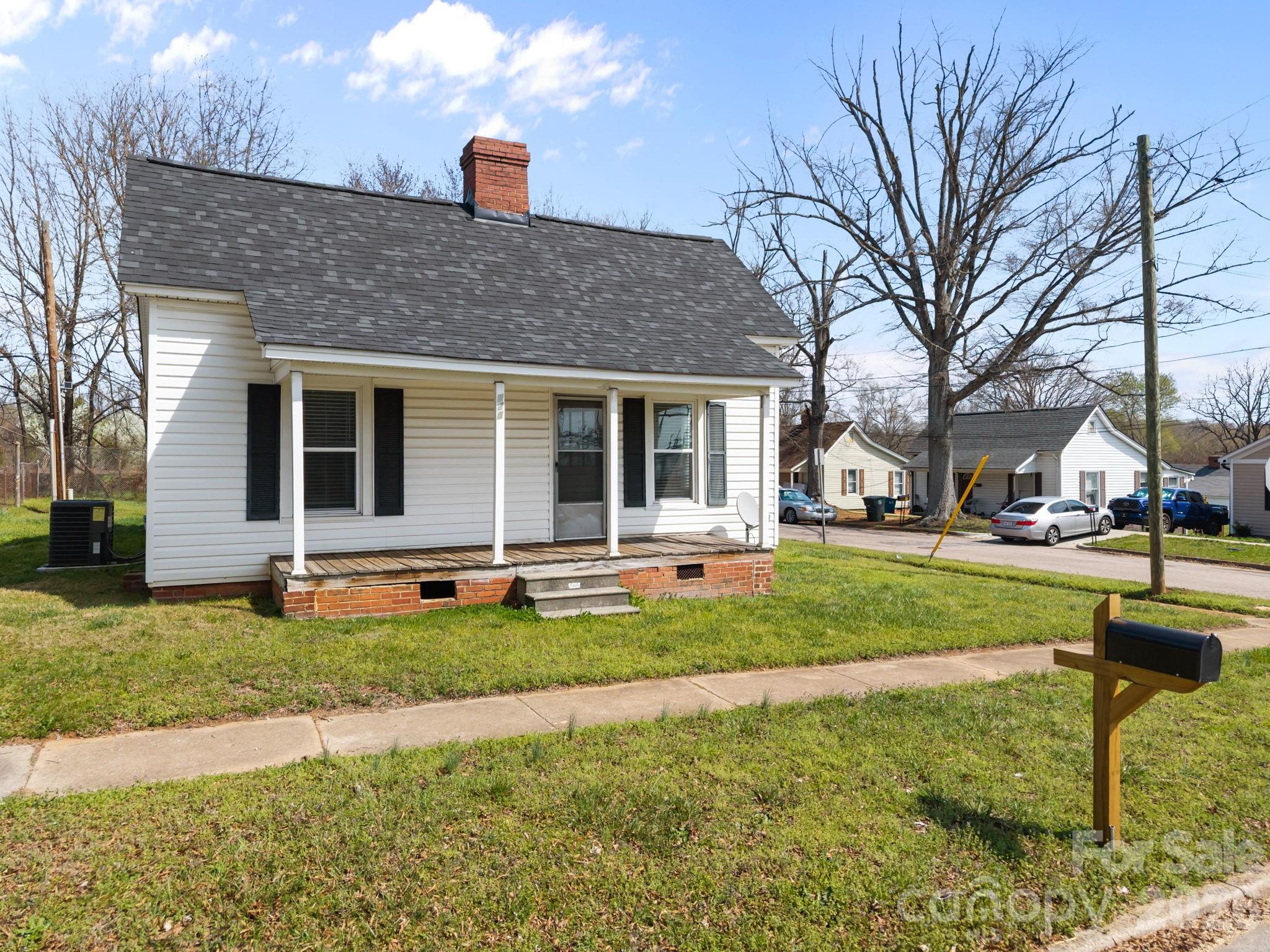 828 Park Avenue — Salisbury