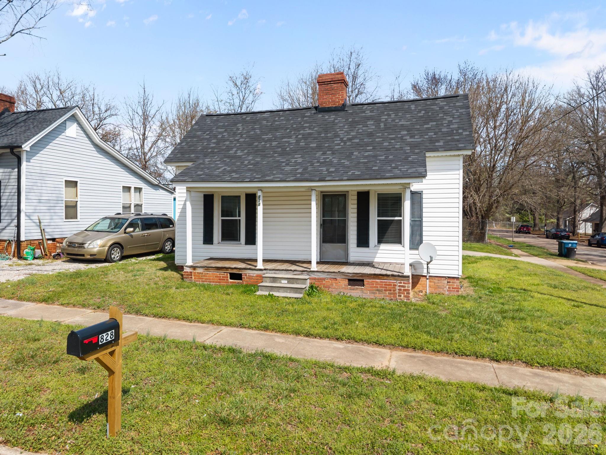 828 Park Avenue — Salisbury