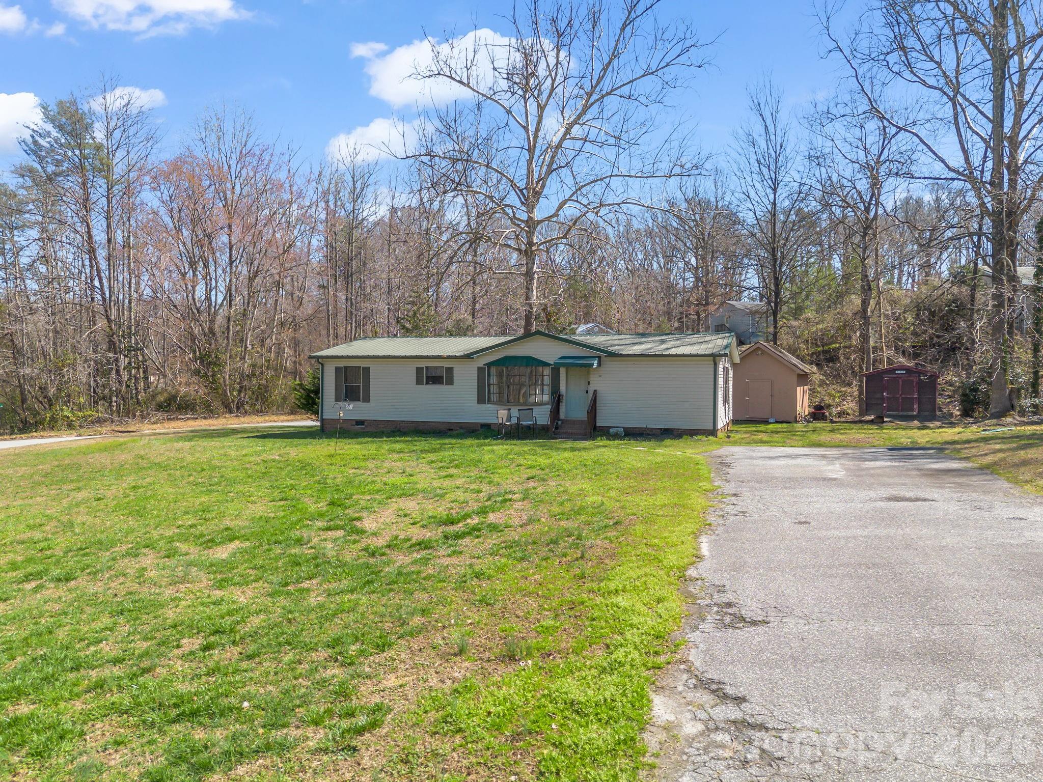 122 Hotel Hill Drive — Landrum