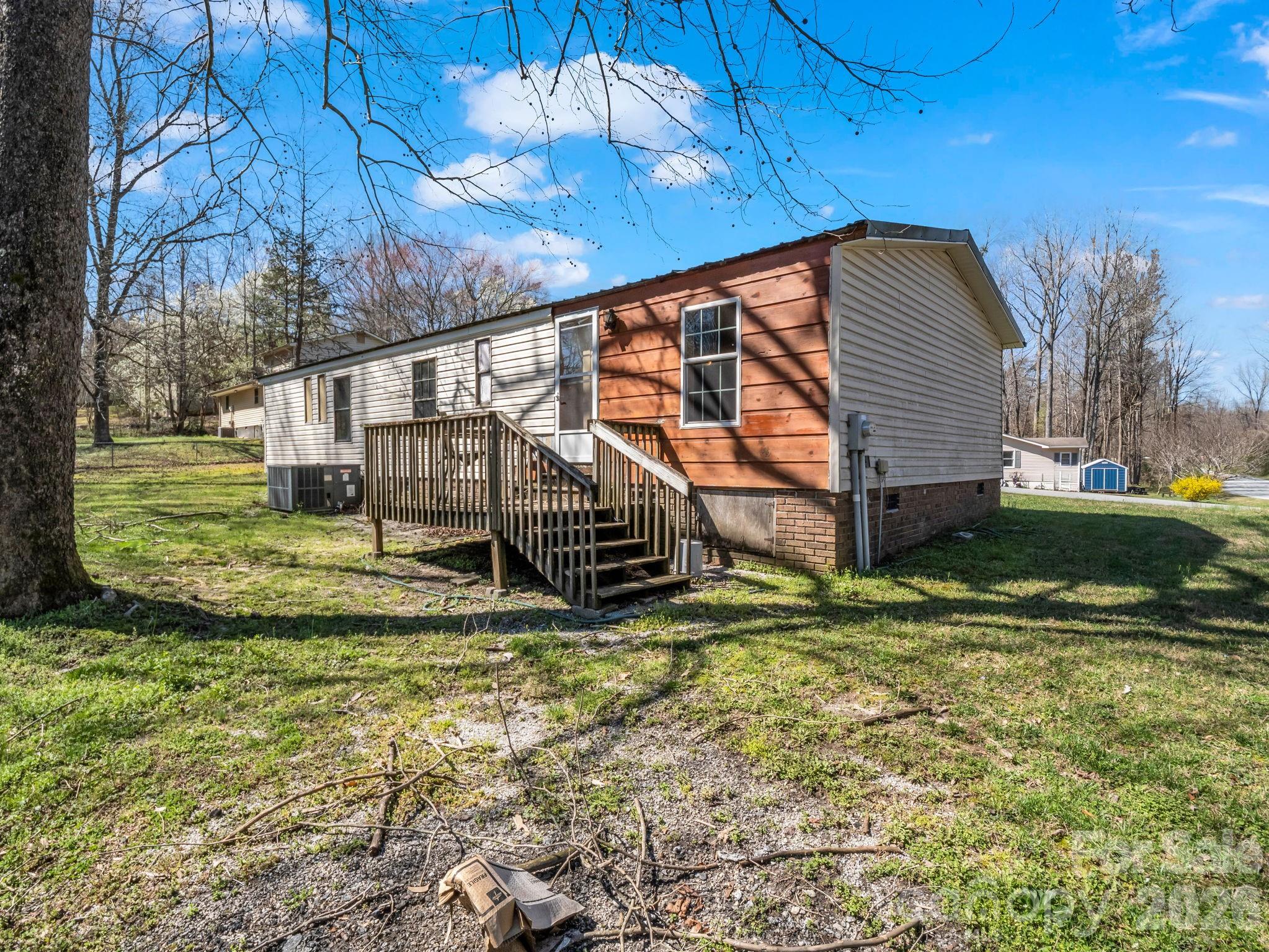 122 Hotel Hill Drive — Landrum