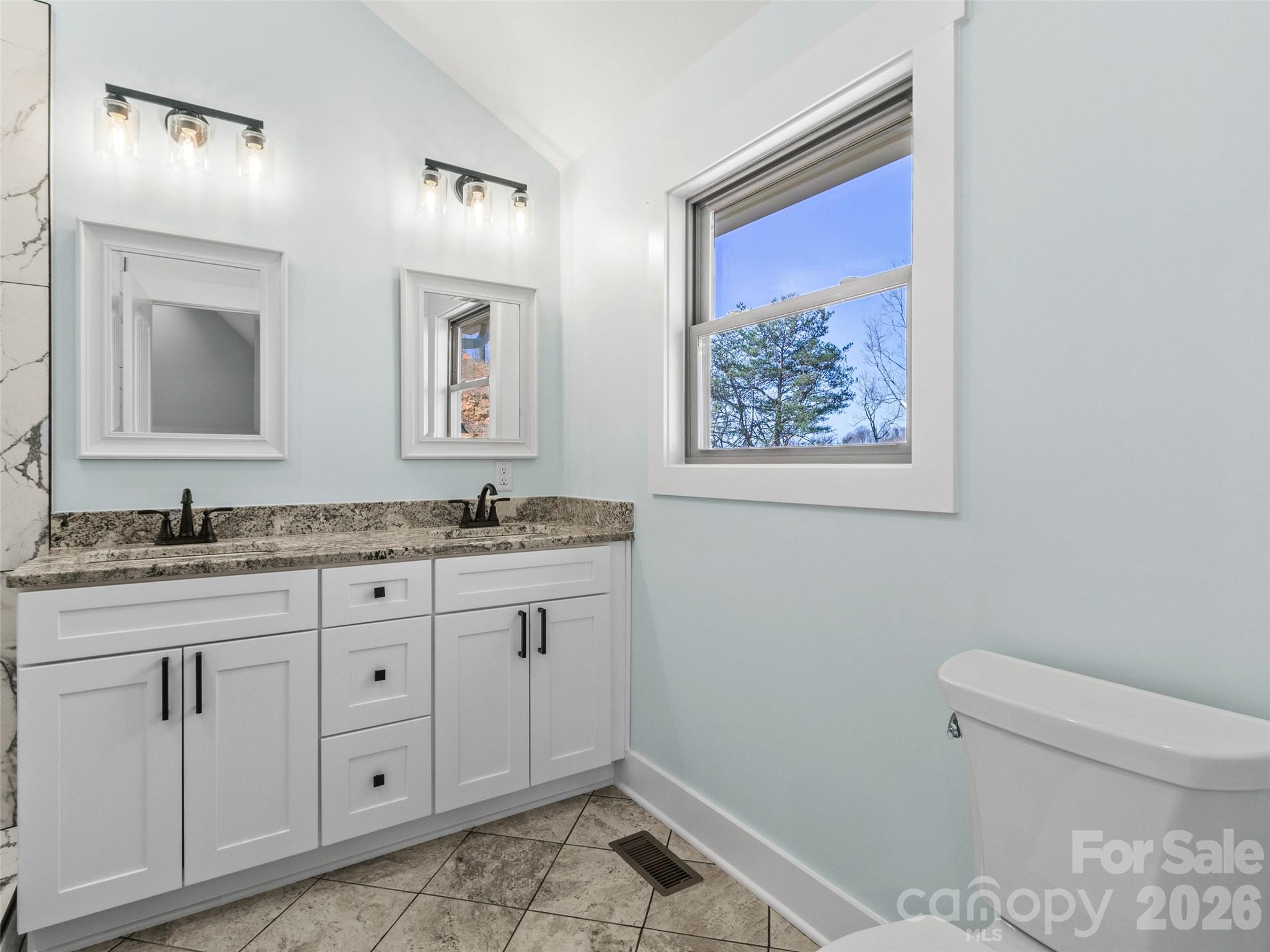 2272 Pinnacle Parkway — Union Mills
